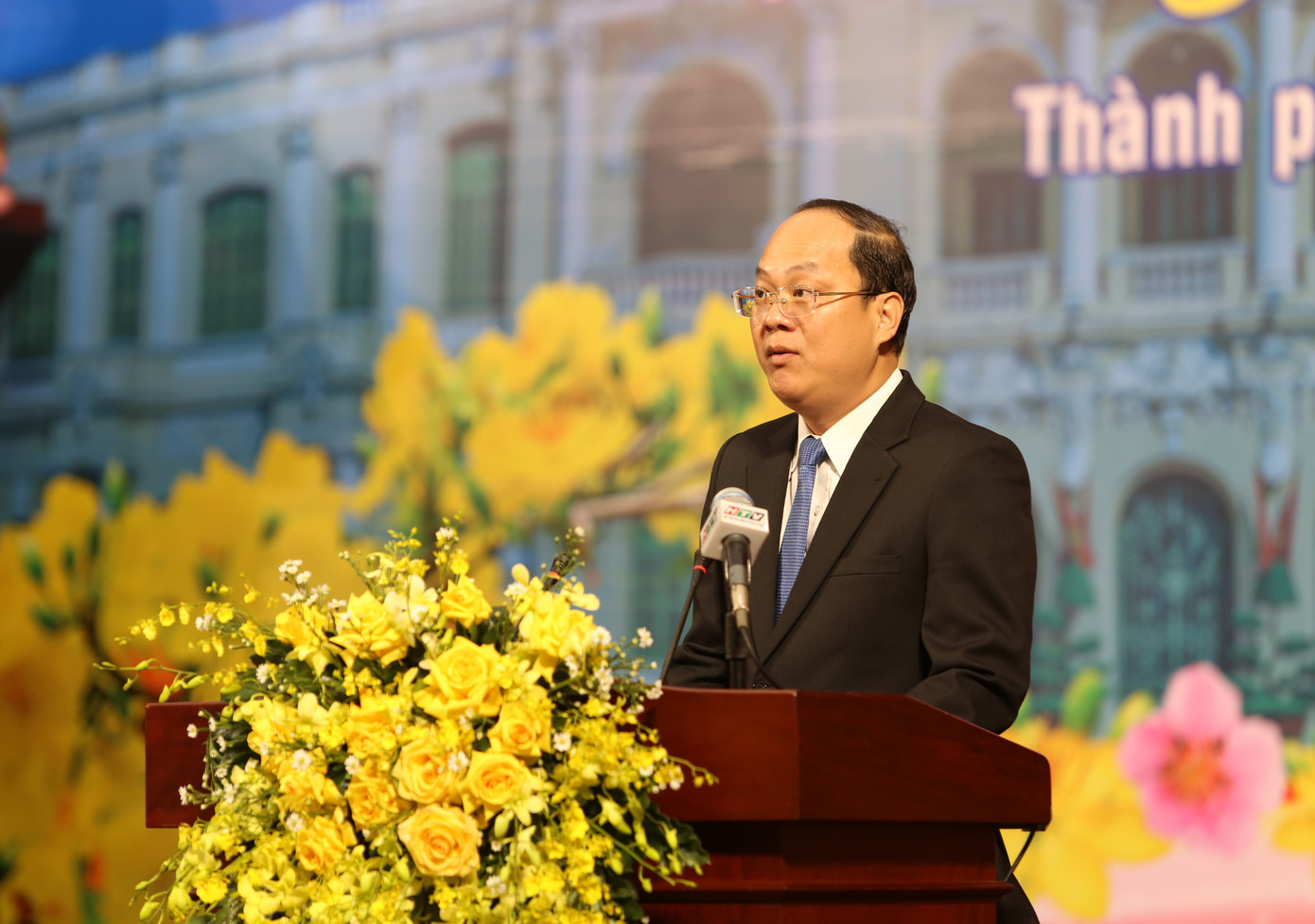 Phó Bí thư Thành ủy TPHCM Nguyễn Hồ Hải phát biểu tại buổi họp mặt. Phó Bí thư Thành ủy TPHCM Nguyễn Hồ Hải phát biểu tại buổi họp mặt.