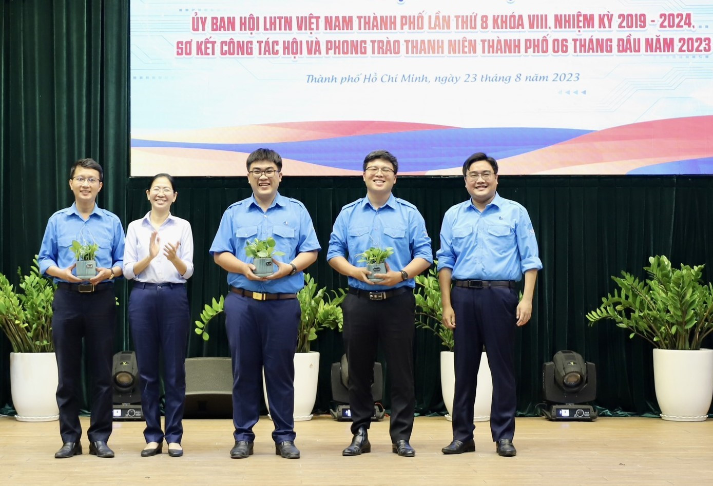 Hội nghị hiệp thương bầu bổ sung 3 Ủy viên Uỷ ban Hội LHTN Việt Nam TPHCM khoá VIII. Trong đó, anh Phạm Lê Minh Khang (giữa) được hiệp thương giữ chức Phó Chủ tịch Hội.