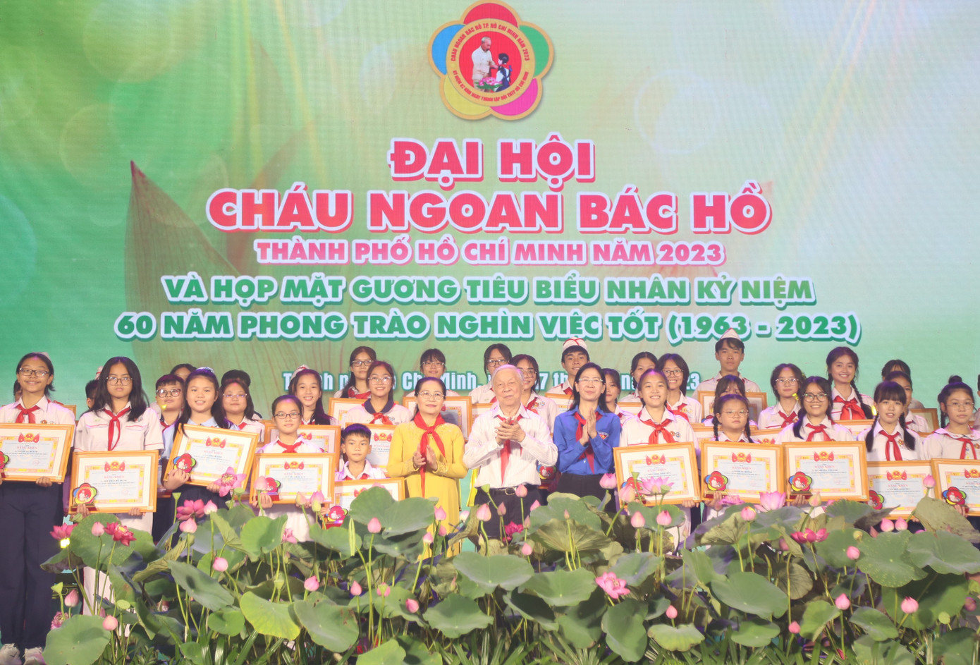 Năm 2023, Thành Đoàn - Hội đồng Đội TPHCM tuyên dương, trao danh hiệu "Cháu ngoan Bác Hồ" cho 350 thiếu nhi, đội viên tiêu biểu. Năm 2023, Thành Đoàn - Hội đồng Đội TPHCM tuyên dương, trao danh hiệu "Cháu ngoan Bác Hồ" cho 350 thiếu nhi, đội viên tiêu biểu.