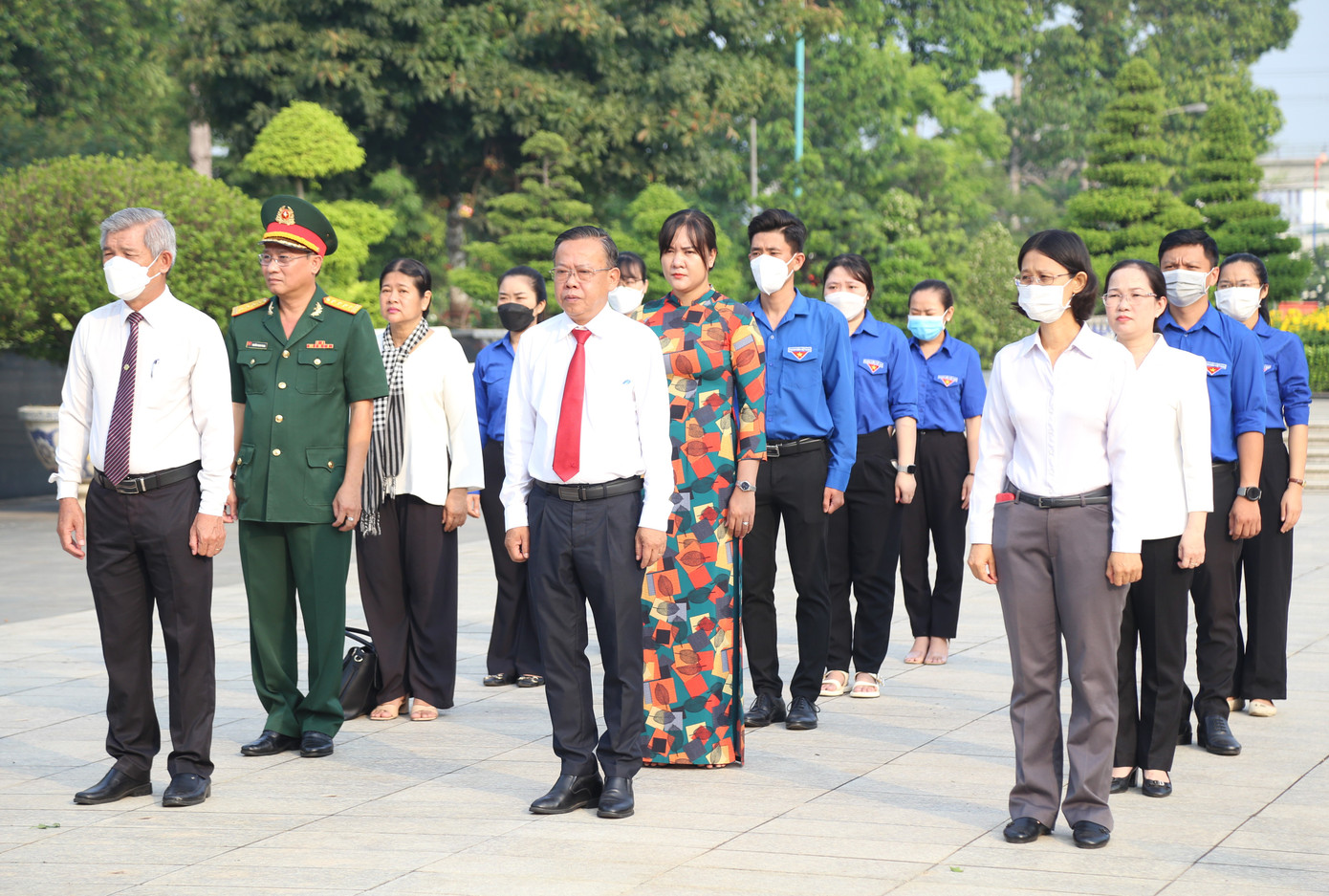 Sáng cùng ngày, đoàn đại biểu TP. Thủ Đức do Bí thư Thành ủy Nguyễn Hữu Hiệp làm trưởng đoàn, đã đến dâng hoa, dâng hương các anh hùng liệt sĩ. Sáng cùng ngày, đoàn đại biểu TP. Thủ Đức do Bí thư Thành ủy Nguyễn Hữu Hiệp làm trưởng đoàn, đã đến dâng hoa, dâng hương các anh hùng liệt sĩ.