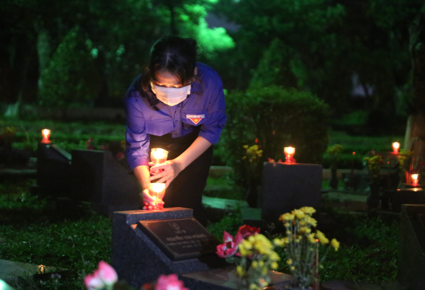 Các đoàn viên, thanh niên thành phố mang tên Bác thành kính tri ân các anh hùng liệt sĩ bằng những việc làm thiết thực, ý nghĩa.