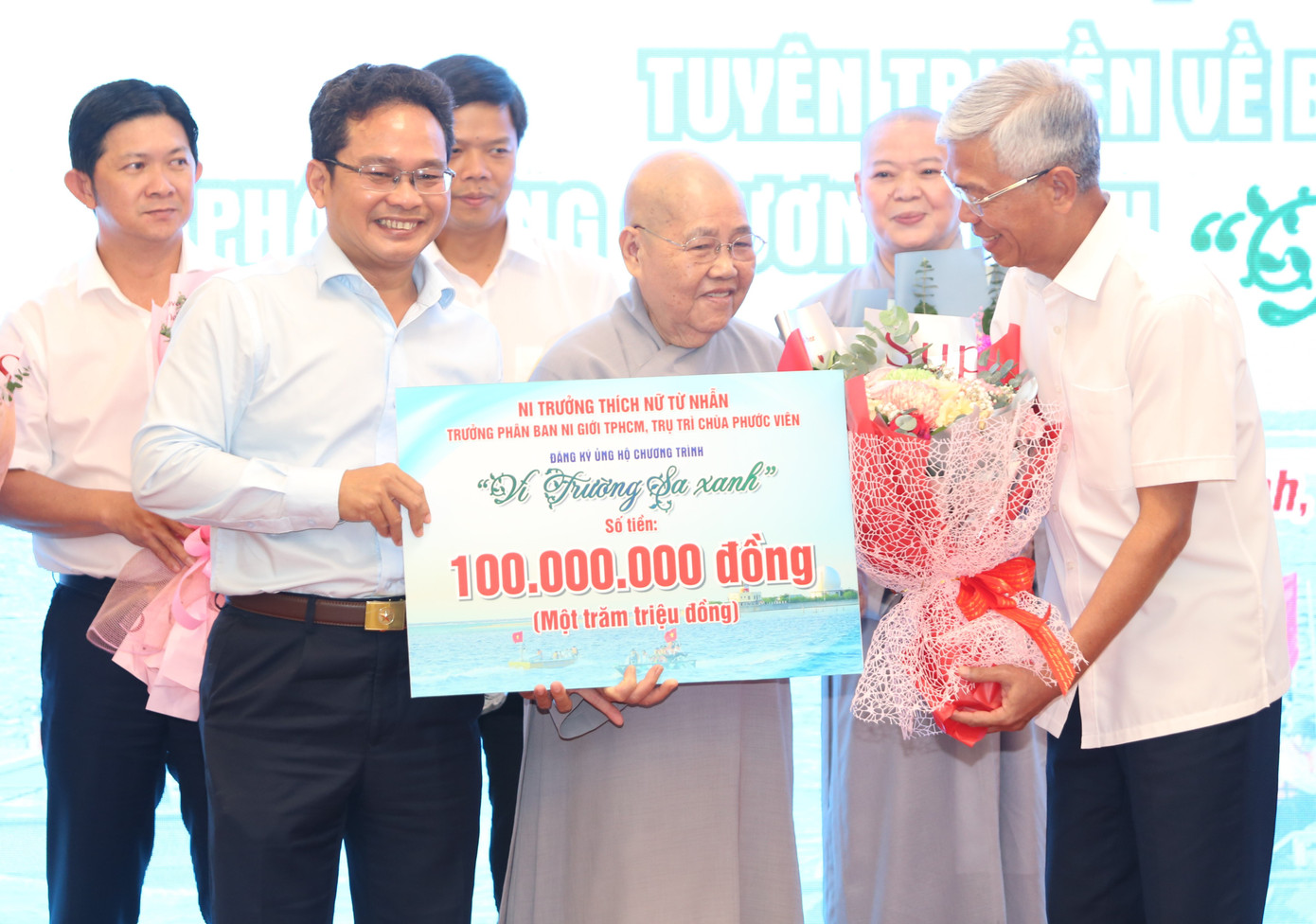 Các cơ sở Phật giáo thành phố chung sức vì tuyến đầu Tổ quốc.