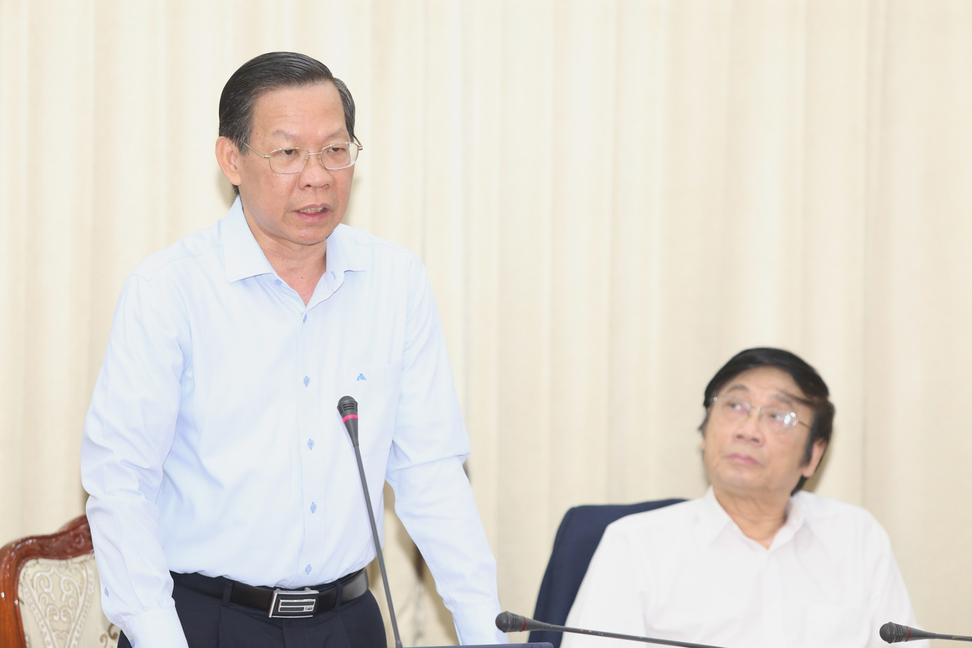 Chủ tịch UBND TPHCM Phan Văn Mãi trao đổi tại hội nghị. Ảnh: Ngô Tùng Chủ tịch UBND TPHCM Phan Văn Mãi trao đổi tại hội nghị. Ảnh: Ngô Tùng