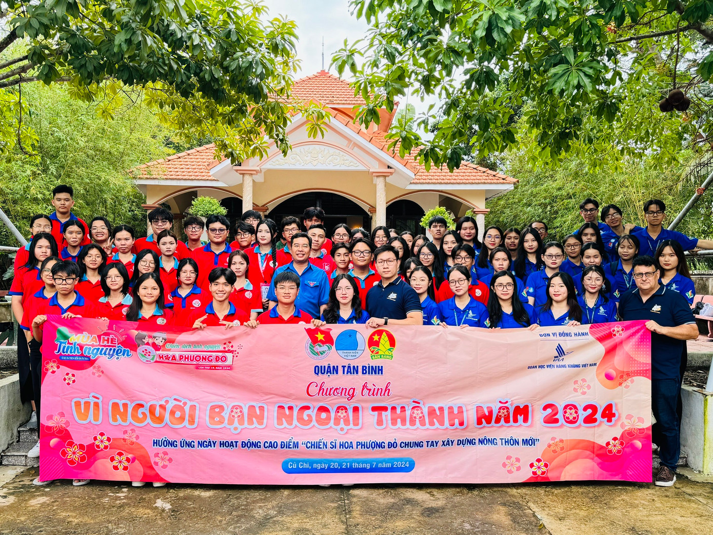 Đông đảo sinh viên Đoàn Học viện Hàng không Việt Nam cùng tham gia chương trình. Đông đảo sinh viên Đoàn Học viện Hàng không Việt Nam cùng tham gia chương trình.