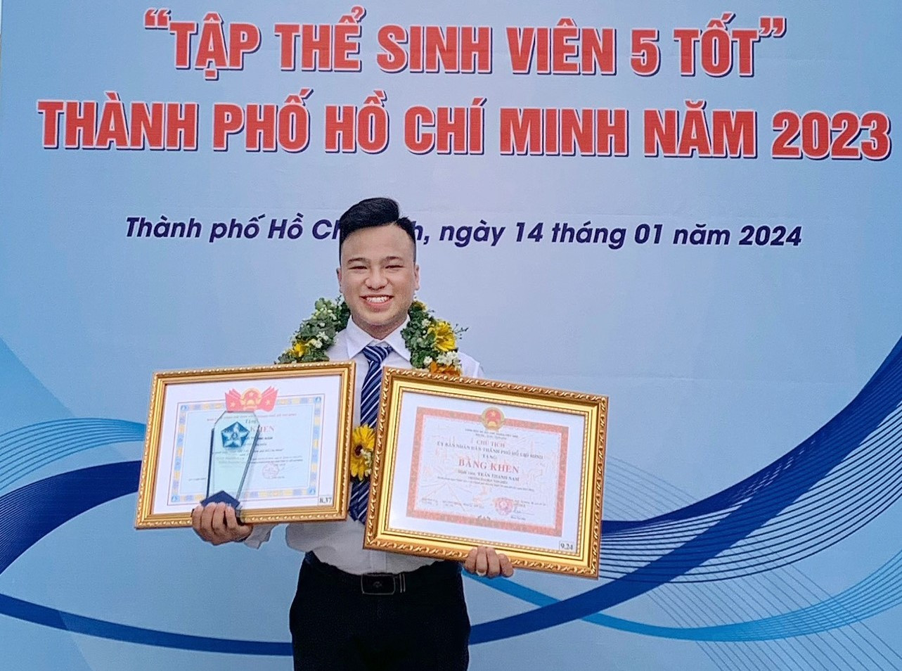 Thanh Nam nhận Danh hiệu 'Sinh viên 5 tốt' cấp Thành hai năm liên tiếp (2022 - 2023). (Ảnh: NVCC) Thanh Nam nhận Danh hiệu 'Sinh viên 5 tốt' cấp Thành hai năm liên tiếp (2022 - 2023). (Ảnh: NVCC)