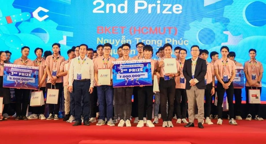 Nhóm BKET (trường ĐH Bách khoa, ĐHQG TP. HCM) đã giành giải Nhì chung cuộc tại cuộc thi 'Mitsubishi Electric Cup 2024', với dự án “Xây dựng hệ thống phân loại rác tự động tại tòa nhà chung cư, bệnh viện”. (Ảnh: ĐHBK) Nhóm BKET (trường ĐH Bách khoa, ĐHQG TP. HCM) đã giành giải Nhì chung cuộc tại cuộc thi 'Mitsubishi Electric Cup 2024', với dự án “Xây dựng hệ thống phân loại rác tự động tại tòa nhà chung cư, bệnh viện”. (Ảnh: ĐHBK)
