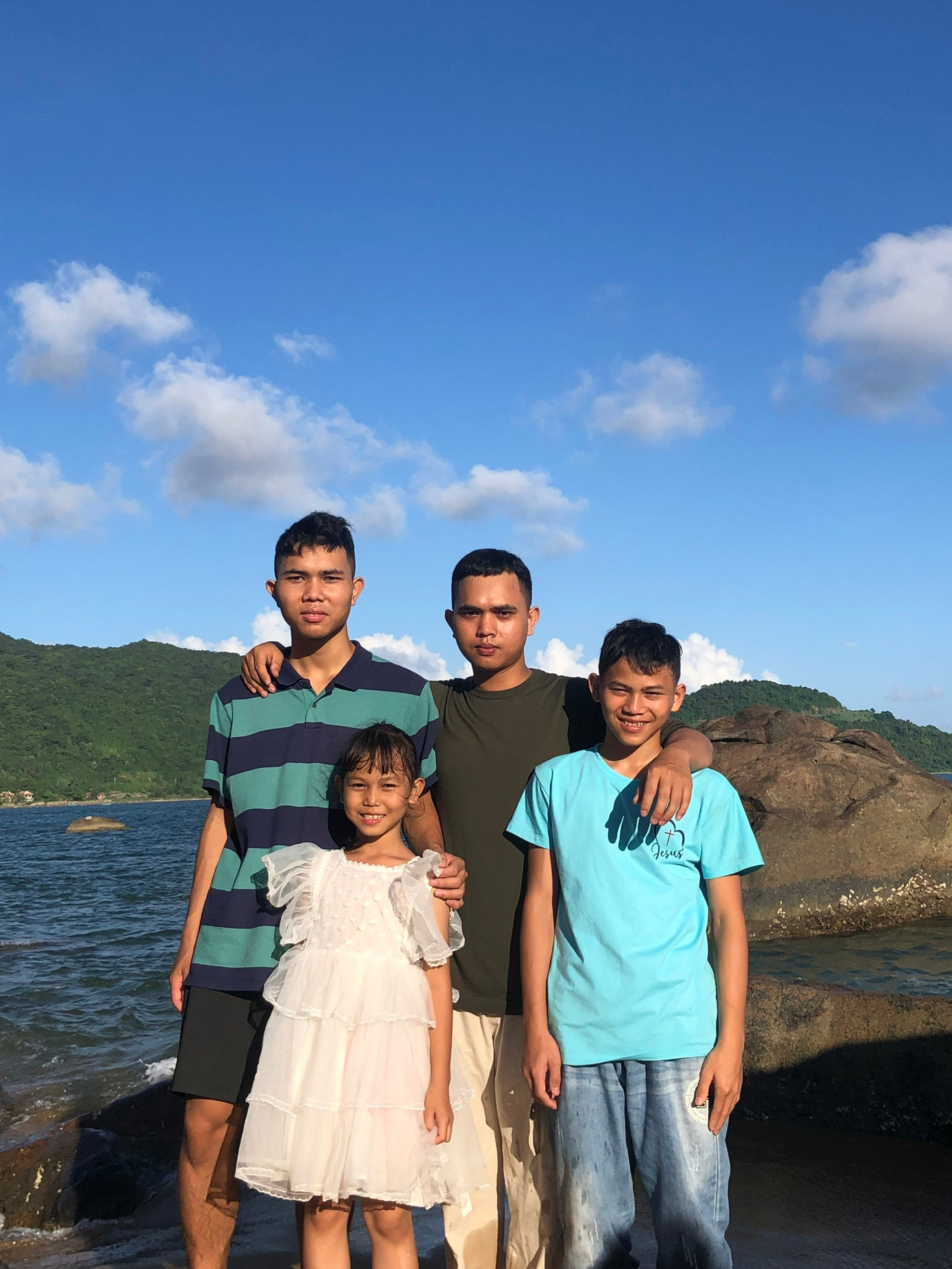 Siu Nông (trái) cùng anh em trong gia đình. (Ảnh: NVCC) Siu Nông (trái) cùng anh em trong gia đình. (Ảnh: NVCC)