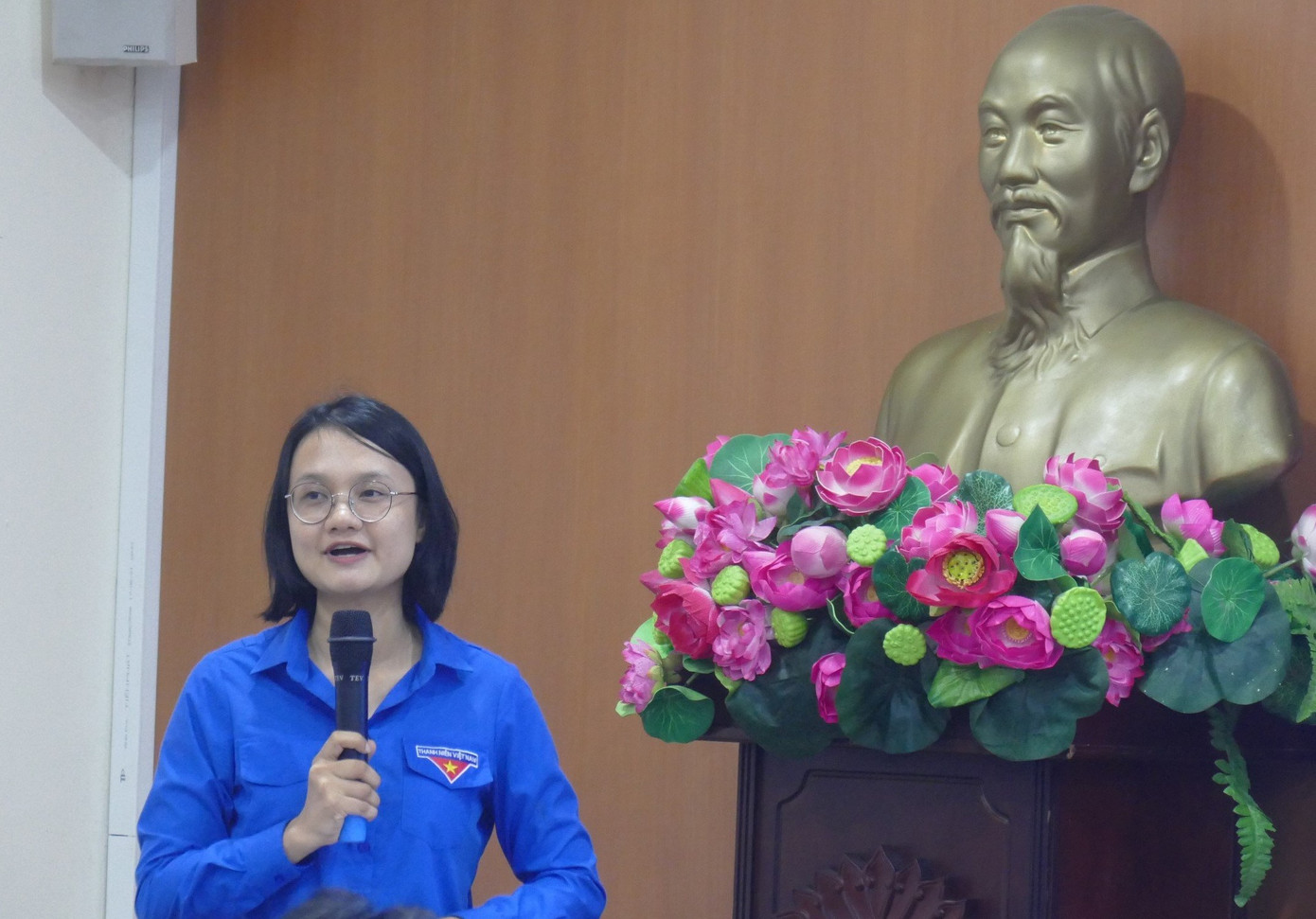 Phó Bí thư Thành Đoàn TP. HCM Trần Thu Hà phát biểu tại buổi lễ. Phó Bí thư Thành Đoàn TP. HCM Trần Thu Hà phát biểu tại buổi lễ.