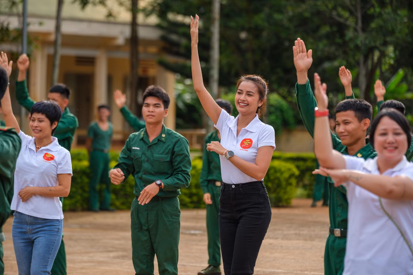 Hành trình "Vì nụ cười trẻ thơ 2024" với nhiều hoạt động giao lưu với người dân, các em nhỏ tại địa phương. (Ảnh: TLTĐ)