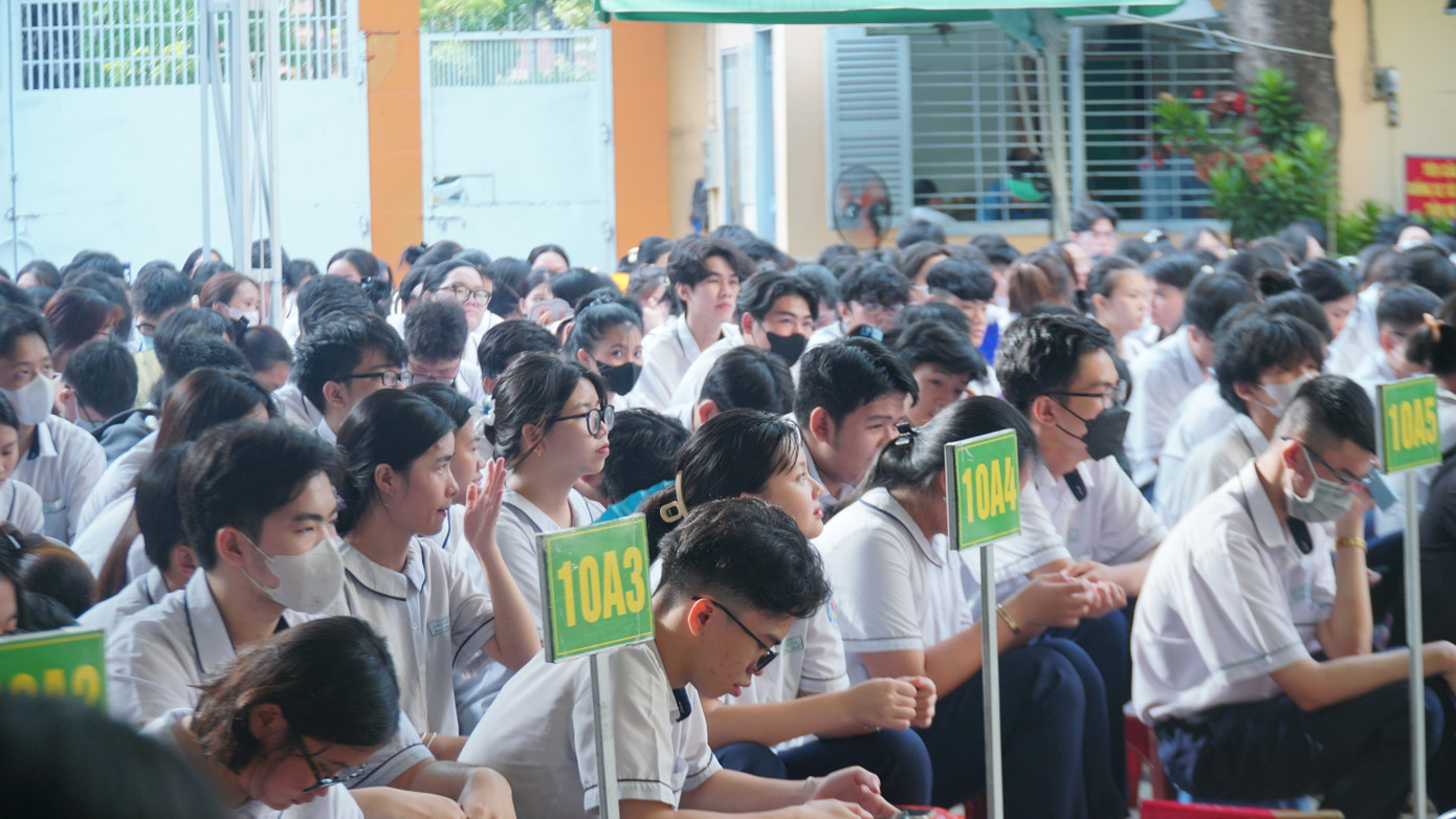 Các bạn học sinh của Trung tâm Giáo dục thường xuyên Chu Văn An (Q. 5, TP. HCM) tham dự chương trình. (Ảnh: Vương Tín) Các bạn học sinh của Trung tâm Giáo dục thường xuyên Chu Văn An (Q. 5, TP. HCM) tham dự chương trình. (Ảnh: Vương Tín)