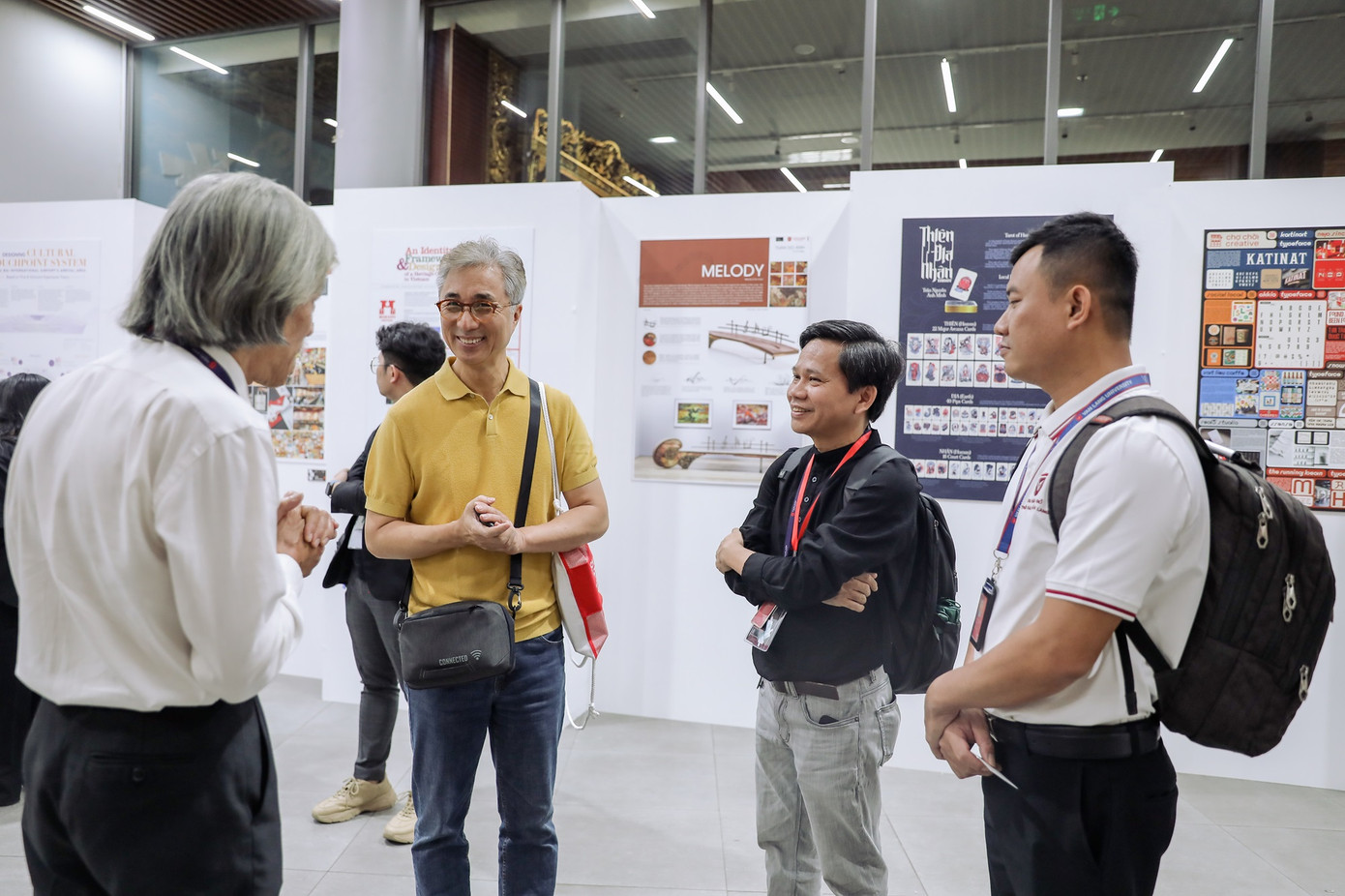 Những thiết kế của các chuyên gia quốc tế được trưng bày tại triển lãm. Những thiết kế của các chuyên gia quốc tế được trưng bày tại triển lãm.