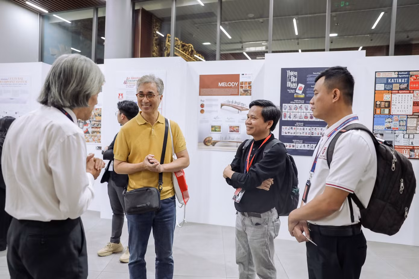 Những thiết kế của các chuyên gia quốc tế được trưng bày tại triển lãm.