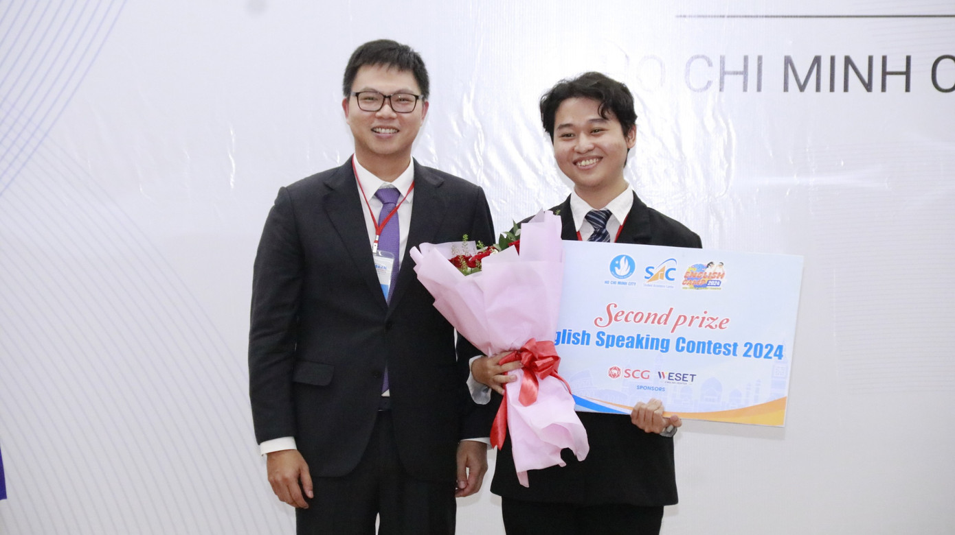 Đồng Minh Khôi xuất sắc đoạt giải Nhì tại cuộc thi Hùng biện tiếng Anh với chủ đề 'Speak Up for Sustainability'. (Ảnh: NVCC)