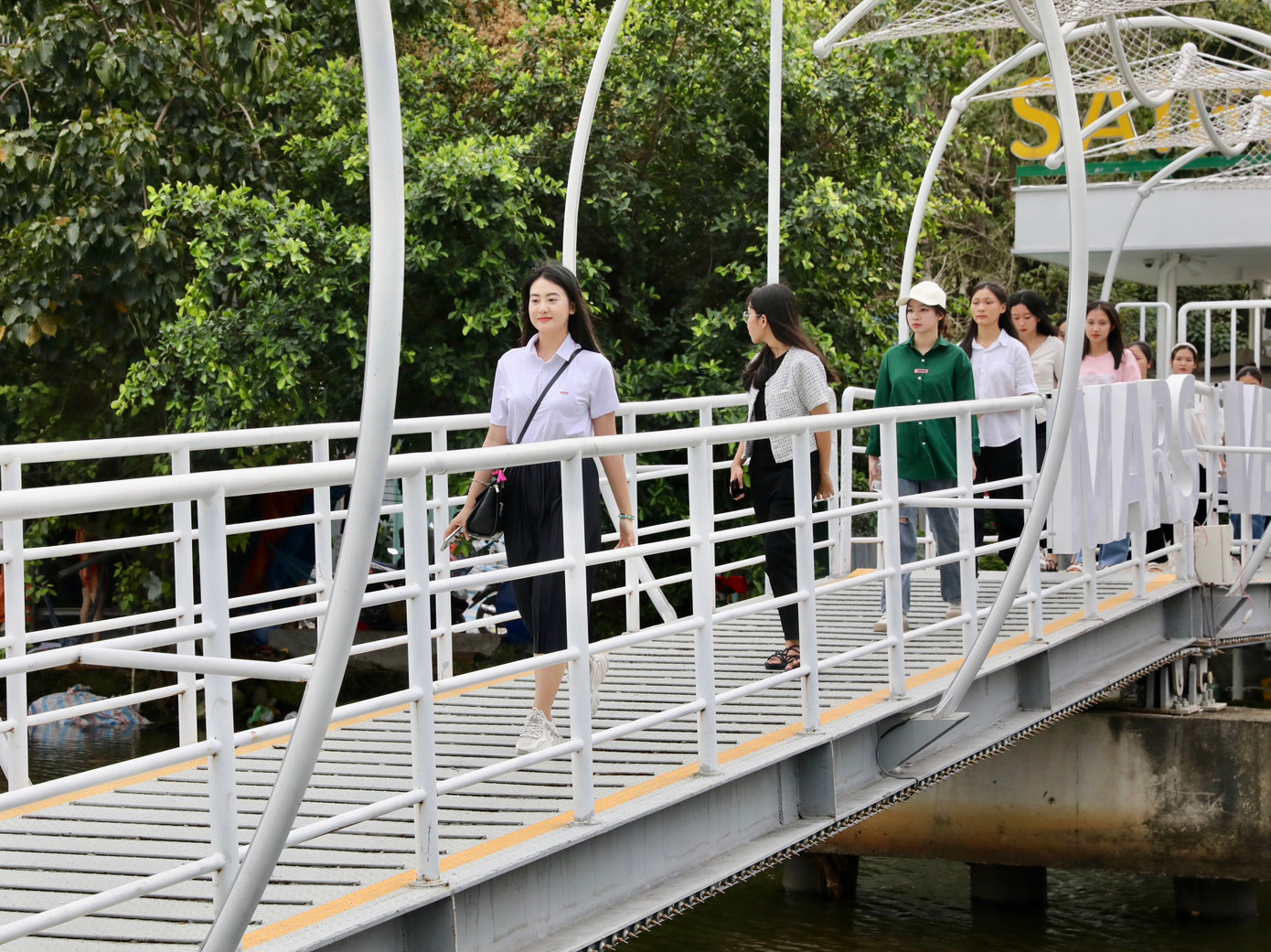 Nhiều bạn hào hứng khi lần đầu được trải nghiệm dịch vụ này.