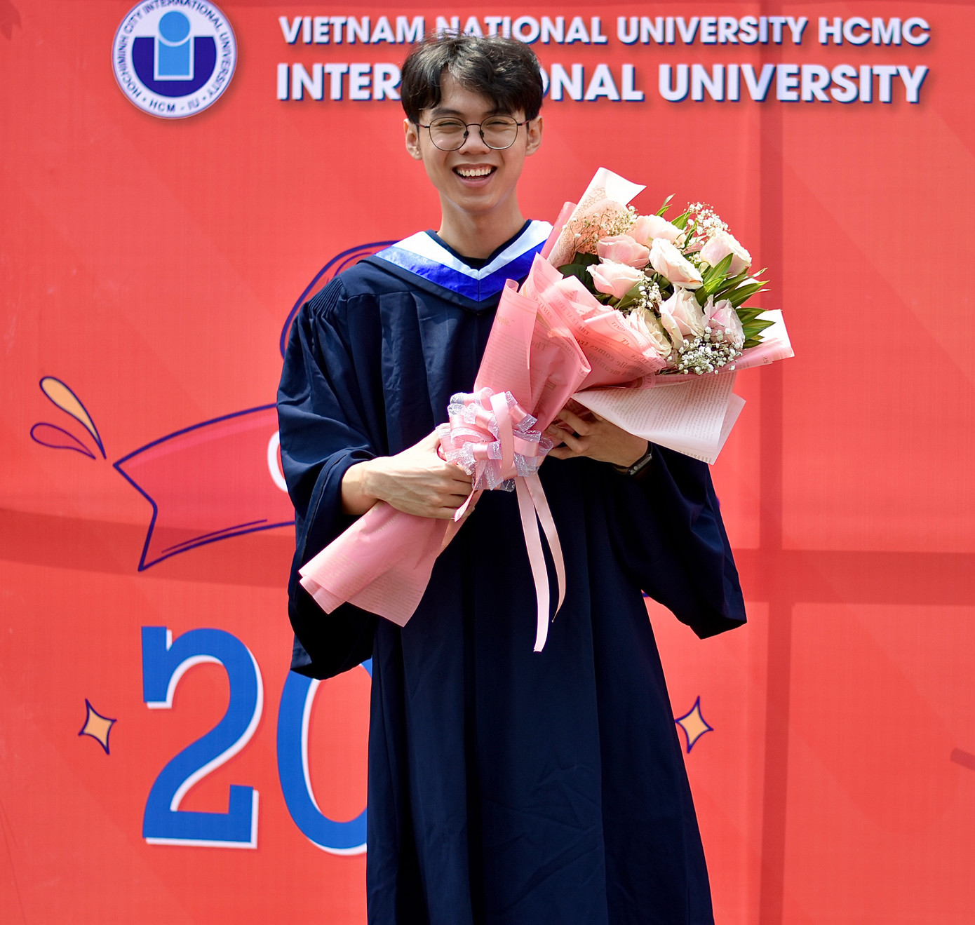 Hoàn Minh trong buổi Lễ nhận bằng tốt nghiệp tại trường.