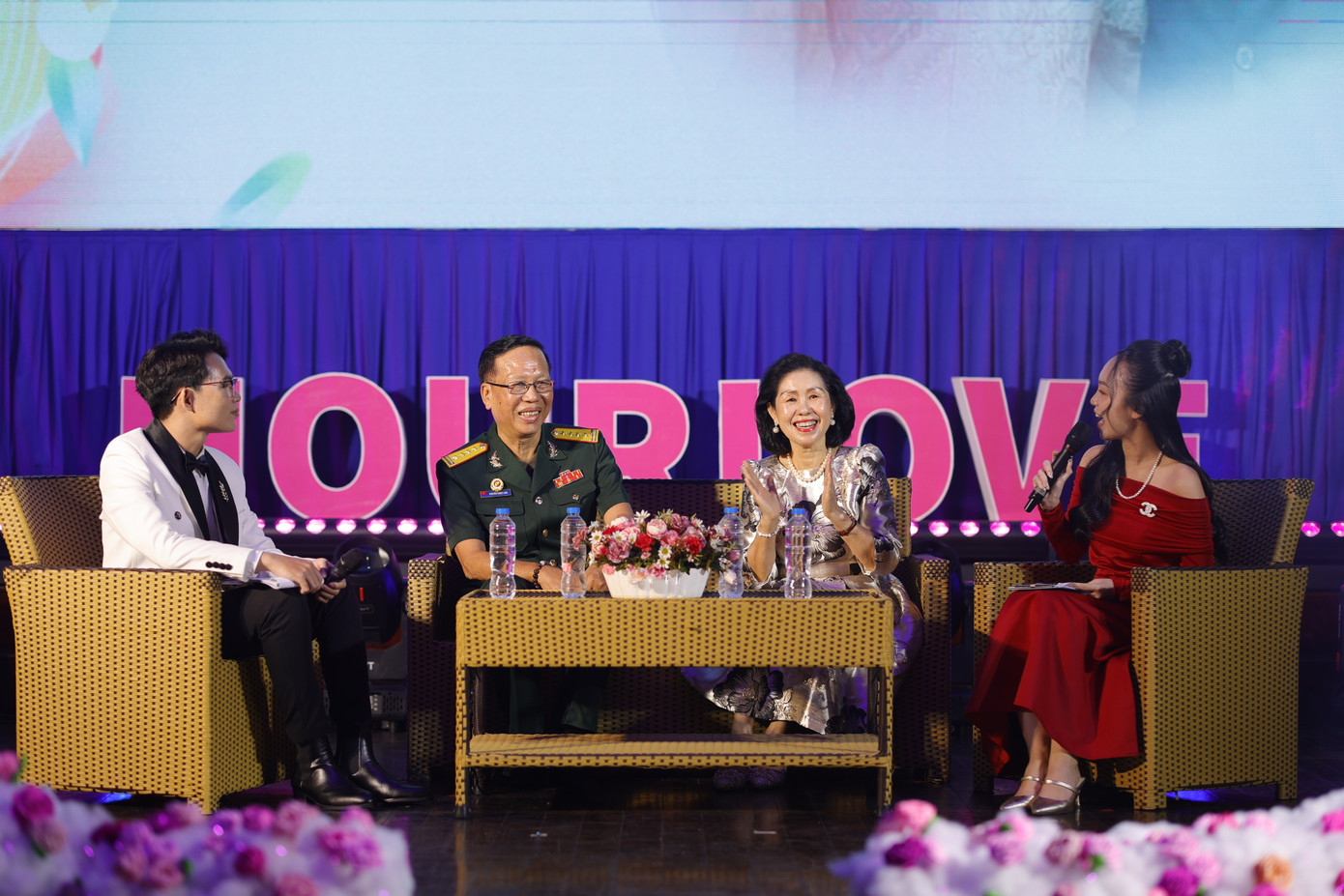 Cô Trần Bích Nga và chú Nguyễn Ngọc Anh chia sẻ tại chương trình. (Ảnh: Anh Kiệt) Cô Trần Bích Nga và chú Nguyễn Ngọc Anh chia sẻ tại chương trình. (Ảnh: Anh Kiệt)