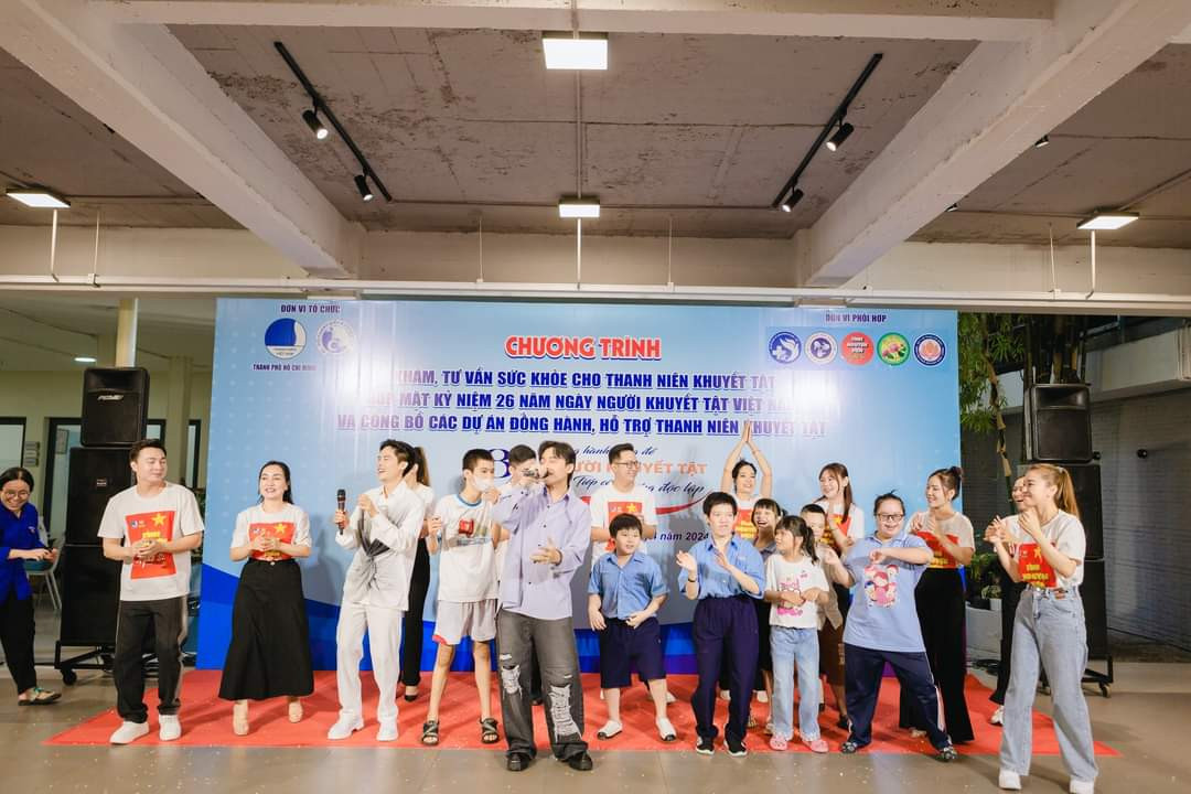 Các tiết mục văn nghệ diễn ra tại chương trình. (Ảnh: TLTĐ)