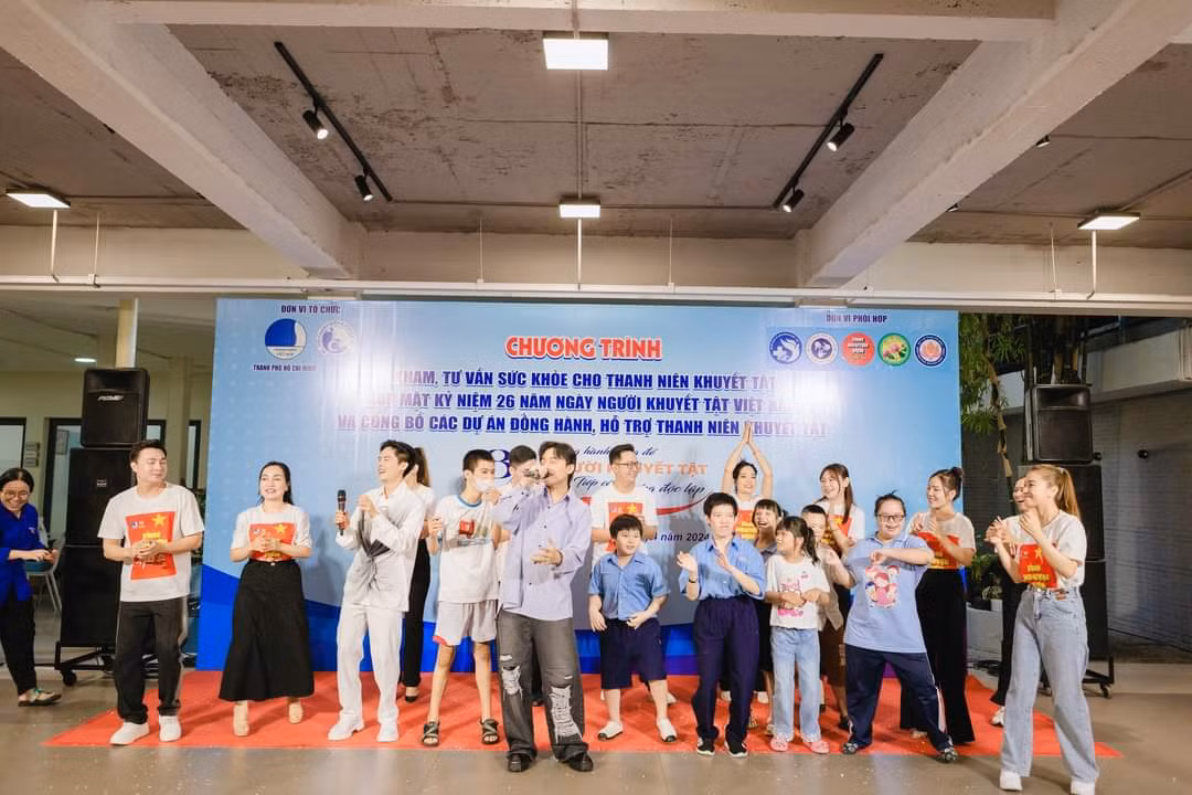 Các tiết mục văn nghệ diễn ra tại chương trình. (Ảnh: TLTĐ)