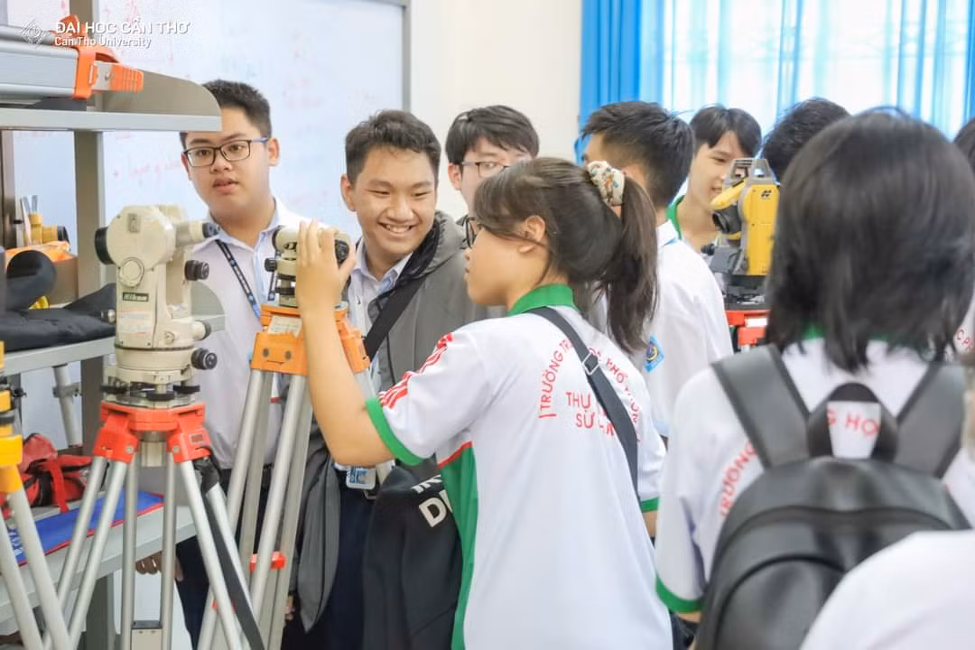 Năm 2023, đầu vào theo điểm thi tốt nghiệp THPT của trường ĐH Cần Thơ dao động 15 - 26,86, cao nhất là ngành Giáo dục Công dân.