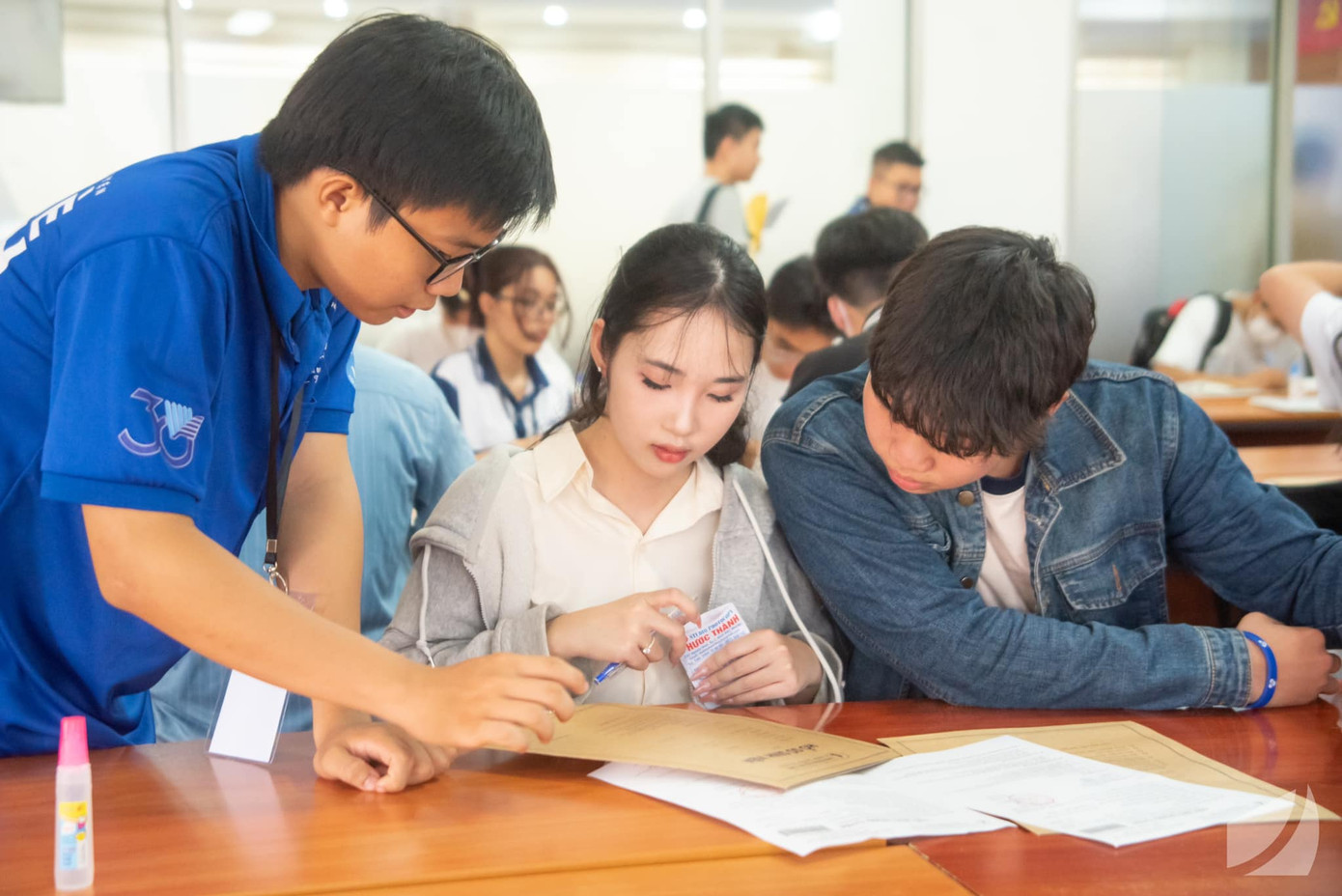 Thí sinh đến làm thủ tục nhập học tại trường ĐH KHTN (ĐHQG TP. HCM). Thí sinh đến làm thủ tục nhập học tại trường ĐH KHTN (ĐHQG TP. HCM).