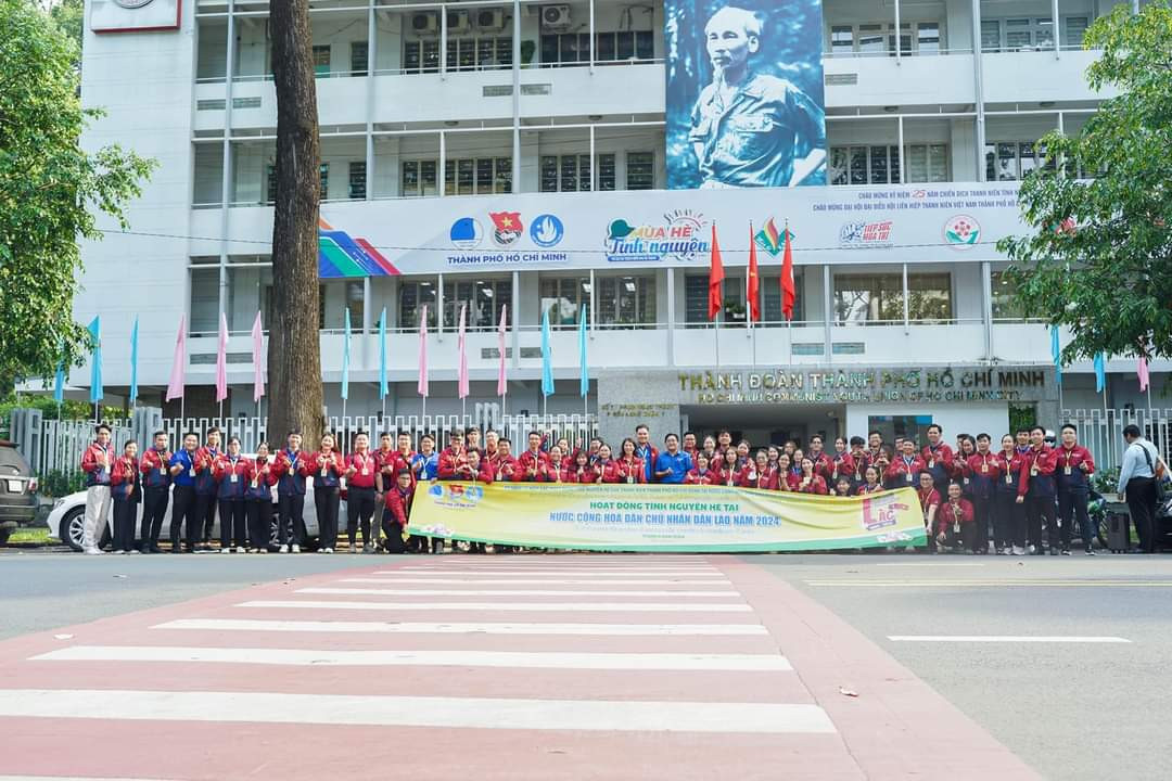 Các chiến sĩ tình nguyện trường ĐH Y Dược TP. HCM tham gia hoạt động Hè tại nước Cộng hòa Dân chủ Nhân dân Lào trong thời gian 15 ngày (từ 15/6 – 30/6).