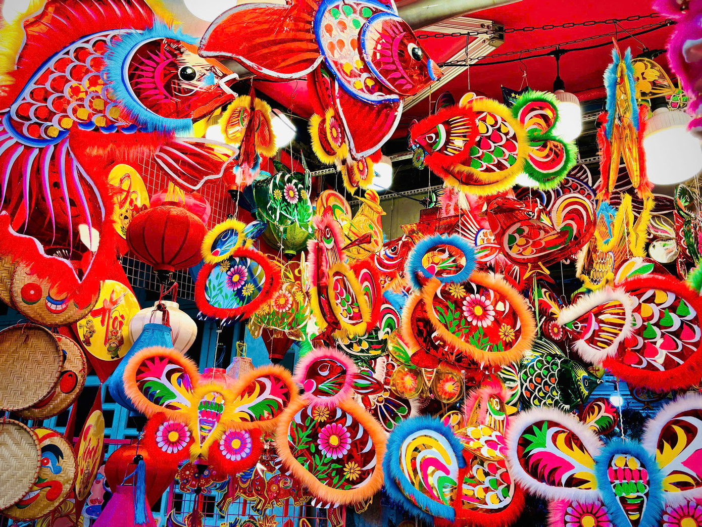 Những mẫu đèn lồng truyền thống được bạn trẻ ưa thích. Những mẫu đèn lồng truyền thống được bạn trẻ ưa thích.