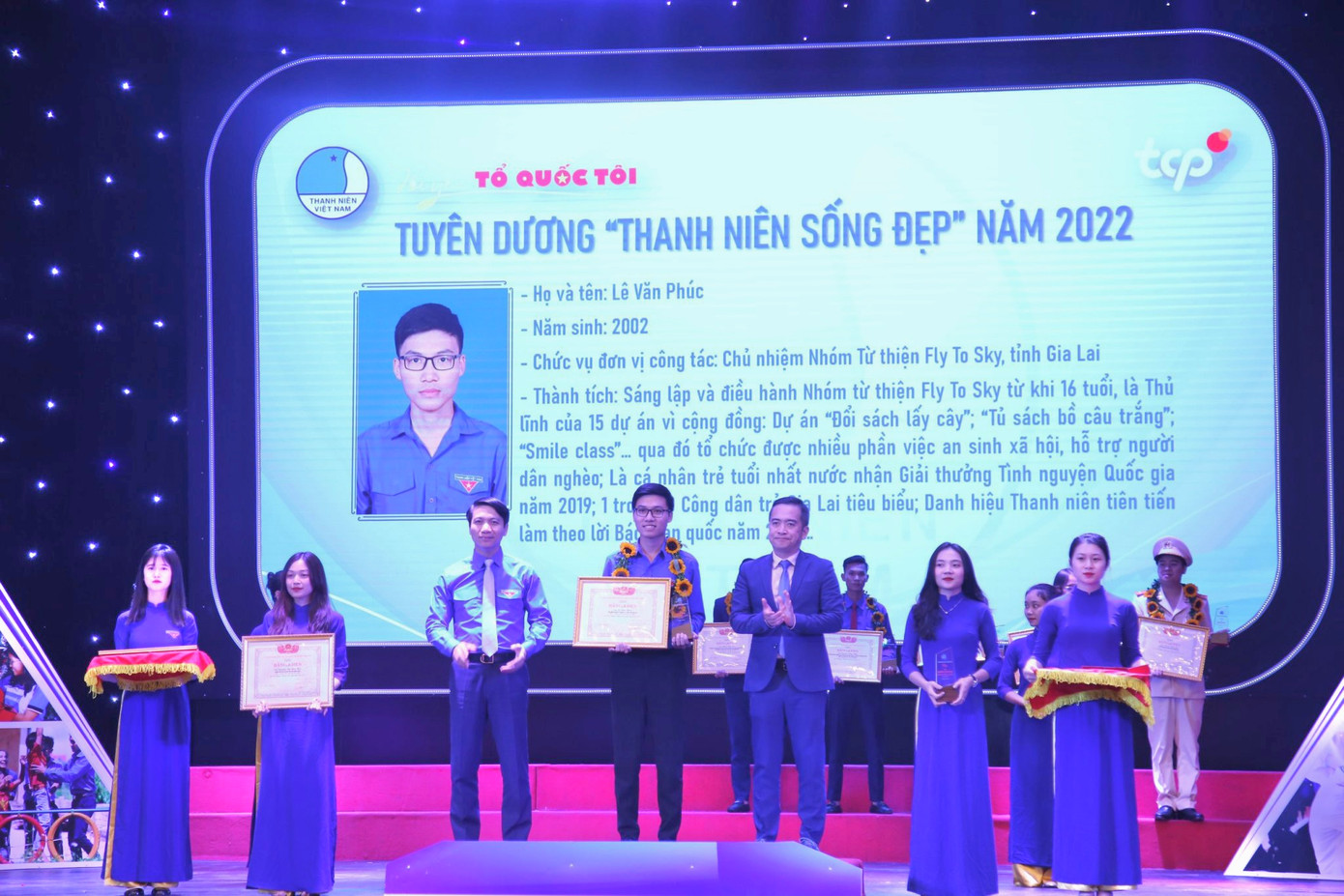 Trước khi lọt top 20 'Gương mặt trẻ Việt Nam tiêu biểu' 2023, Văn Phúc từng nhận được nhiều danh hiệu cao quý khác. (Ảnh: NVCC)