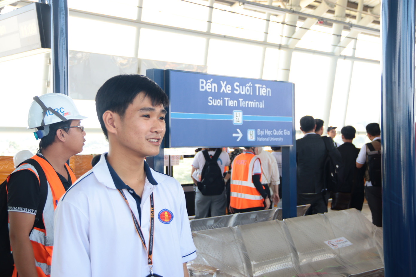 Nguyễn Quốc Toàn phấn khích khi lần đầu trải nghiệm Metro số 1.