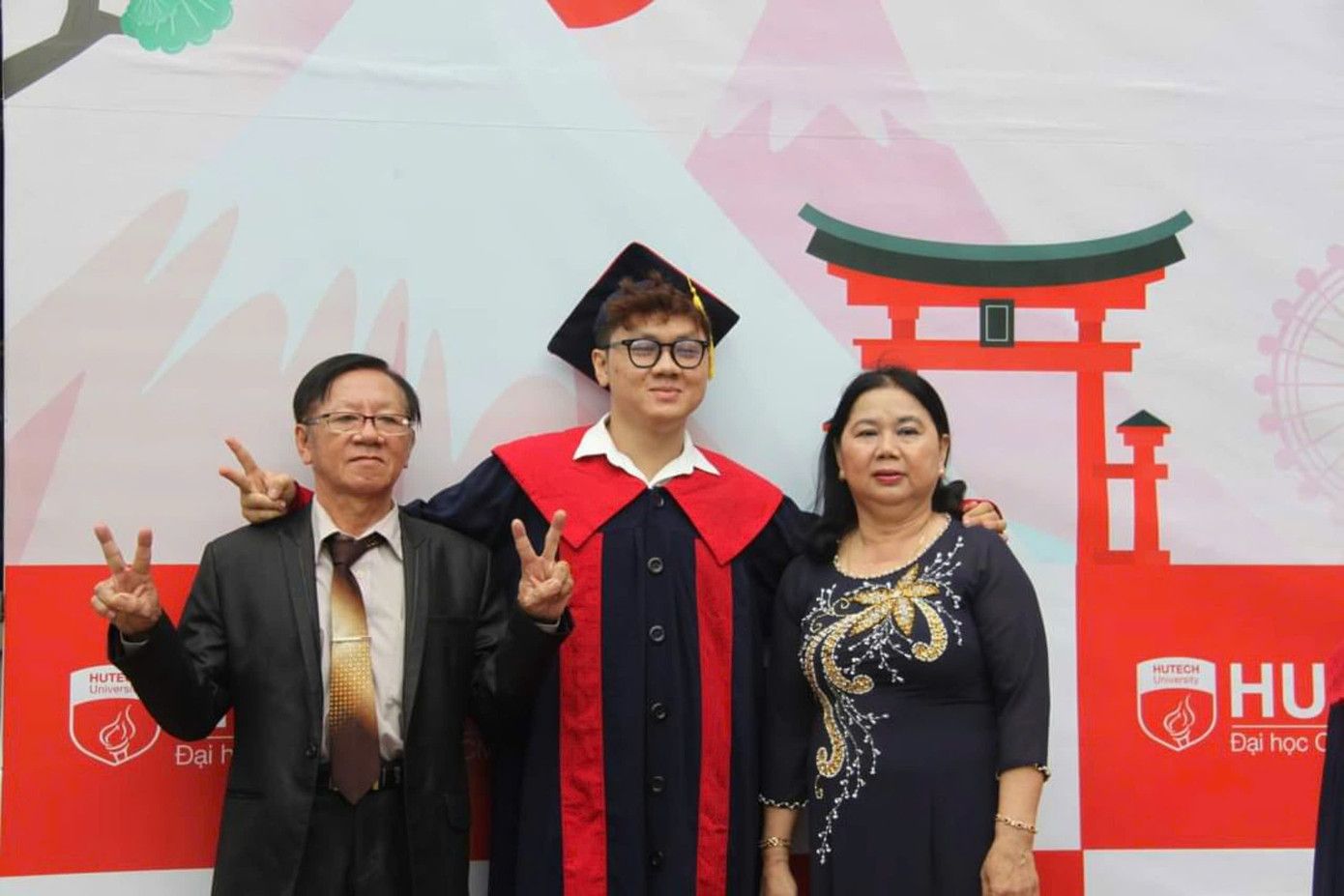 Trong gia đình, Trọng Thắng thường dành nhiều thời gian trò chuyện cùng ba mẹ, giữ thói quen đi chùa vào ngày Lễ Vu Lan.