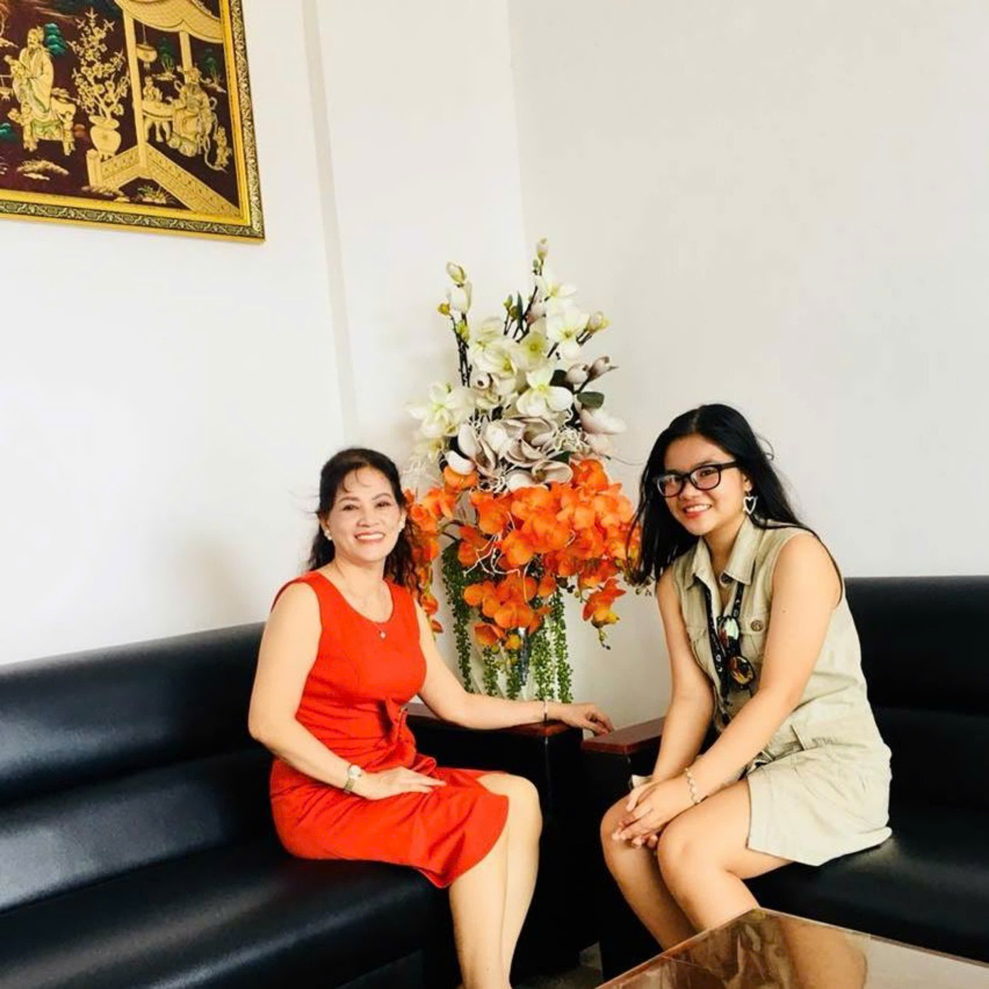 Phương Khanh chọn ở bên, trò chuyện cùng gia đình mỗi khi rảnh rỗi.