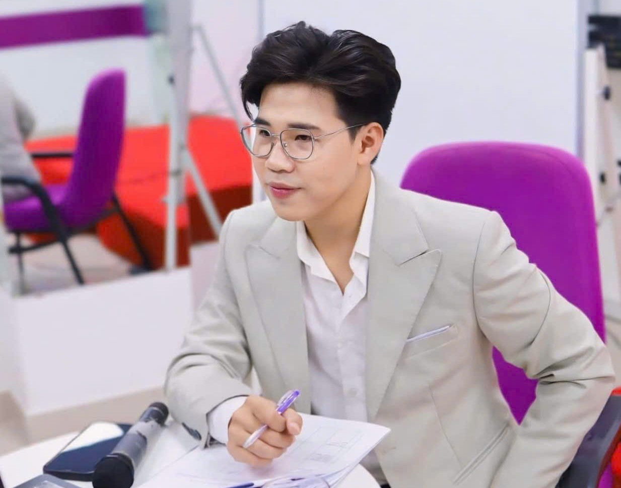 MC Khánh Tường vẫn đang nỗ lực từng ngày trong nghề dẫn.