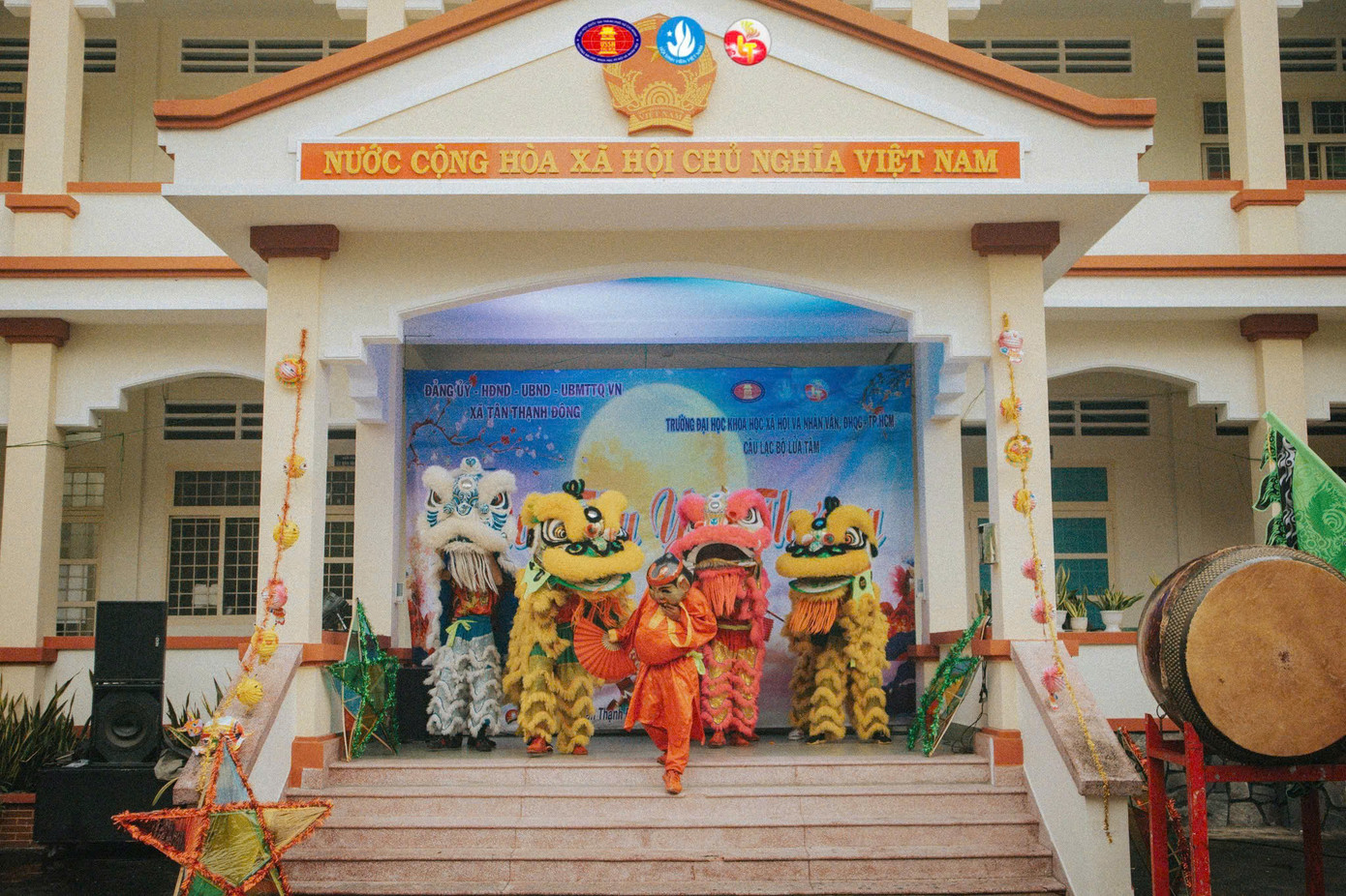 Hoạt động văn nghệ do Câu lạc bộ Lửa Tâm tổ chức vào năm 2023. Hoạt động văn nghệ do Câu lạc bộ Lửa Tâm tổ chức vào năm 2023.