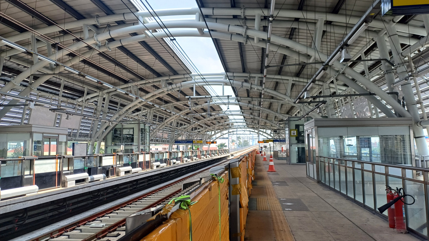 Hệ thống đường tàu và nhà ga trên cao tại Ga Thủ Đức đã hoàn tất. (Ảnh: Thủy Trang)