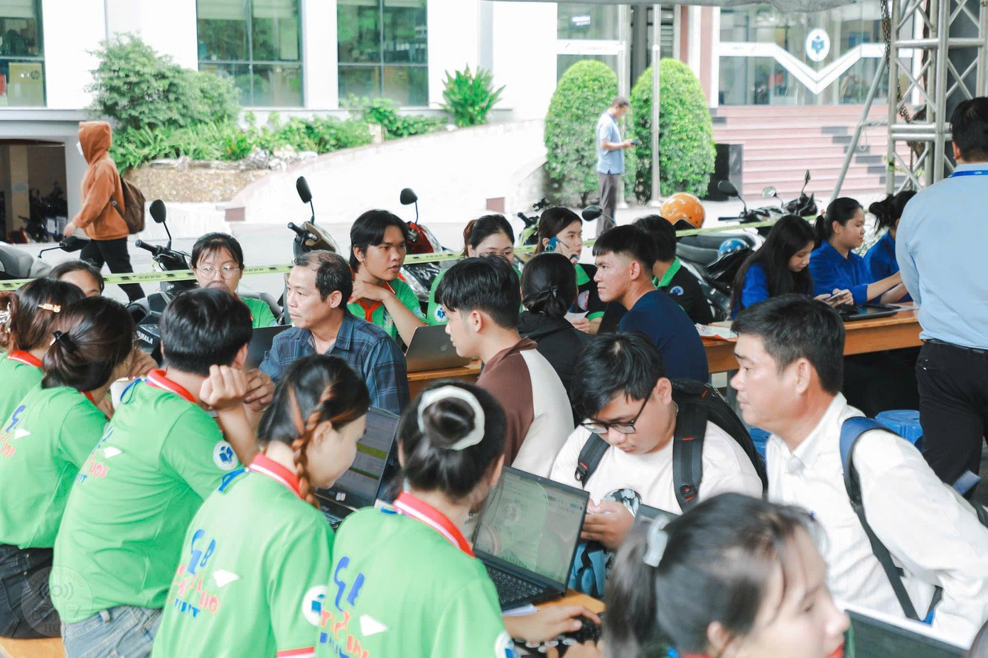 Một số câu lạc bộ, đội, nhóm thuộc trường ĐH Công Thương TP. HCM hỗ trợ tân sinh viên tìm chỗ trọ.