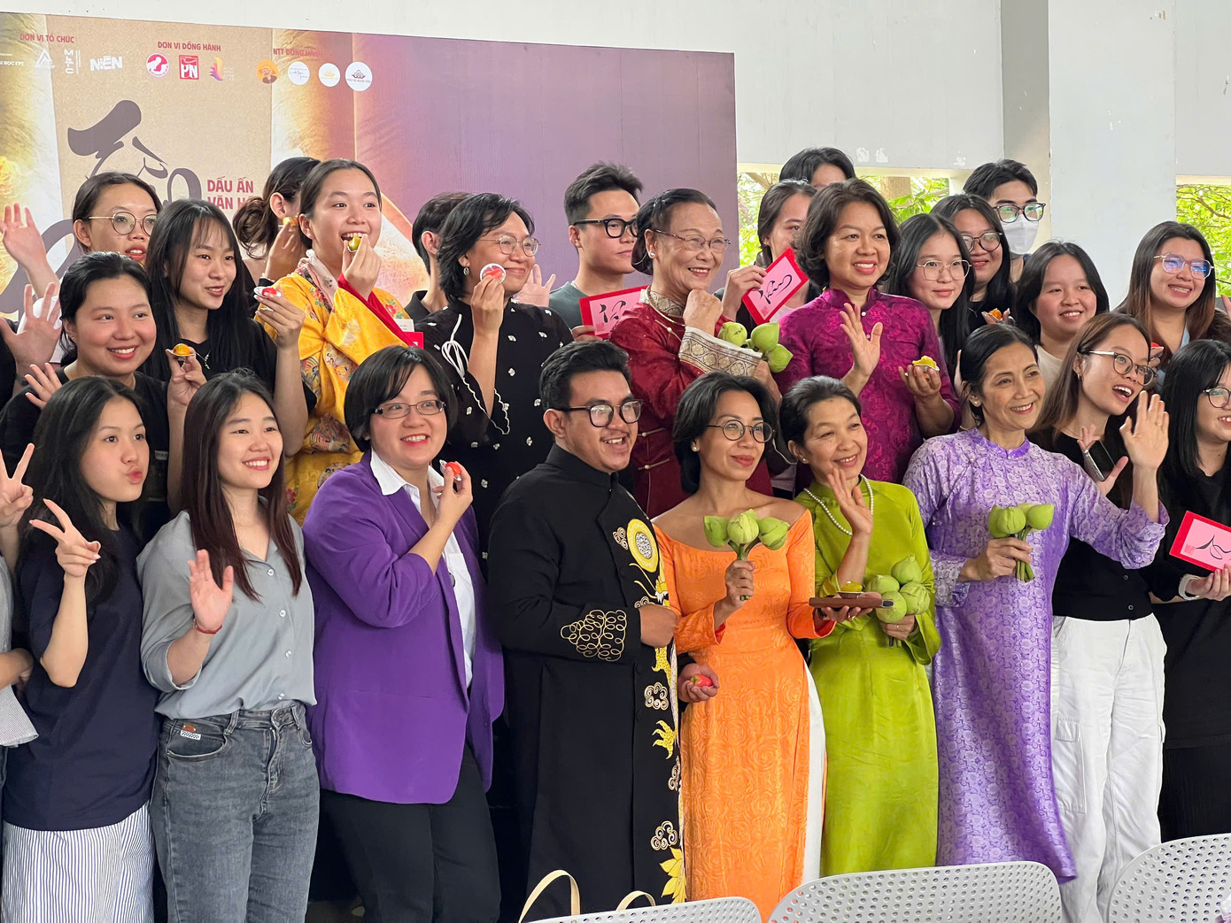 Đây là một hoạt động giáo dục vô cùng ý nghĩa đối với sinh viên Việt Nam. (Ảnh: Lan Anh) Đây là một hoạt động giáo dục vô cùng ý nghĩa đối với sinh viên Việt Nam. (Ảnh: Lan Anh)