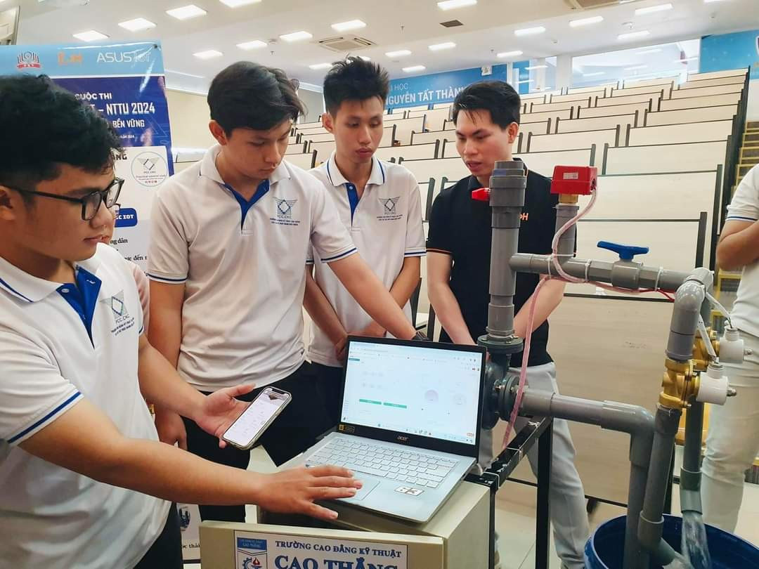 "Hệ thống bơm nước IOT" của đội đội CKC đến từ trường CĐ Kỹ thuật Cao Thắng. (Ảnh: NTCC) "Hệ thống bơm nước IOT" của đội đội CKC đến từ trường CĐ Kỹ thuật Cao Thắng. (Ảnh: NTCC)