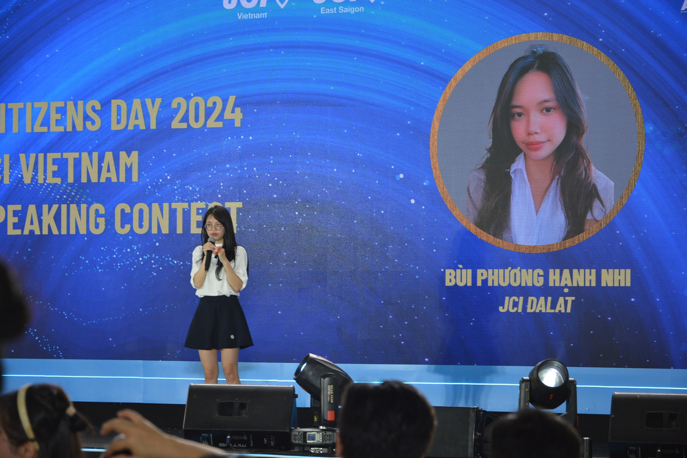 Thí sinh Bùi Phương Hạnh Nhi tự tin thể hiện bản thân tại phần thi của mình.