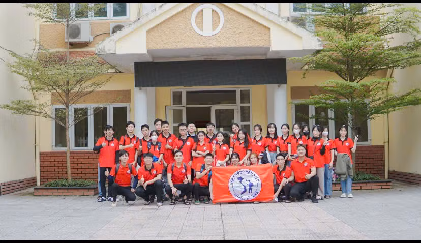 Chính nhờ những nỗ lực và tư duy cầu tiến, Kim Chi đã trở thành thành viên của CLB Hướng dẫn viên Du lịch khi còn là sinh viên năm nhất, đặt những viên gạch đầu tiên trên con đường hiện thực hóa ước mơ.
