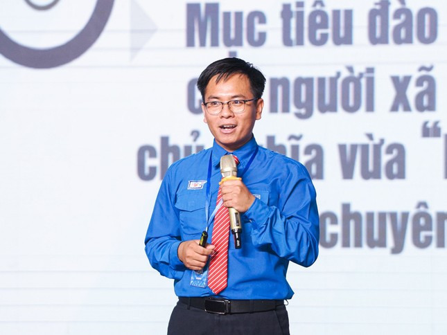 Anh Nguyễn Linh Phong trình bày trước Ban Giám khảo tại vòng Chung kết Hội thi Báo cáo viên giỏi toàn quốc lần thứ IV, năm 2024, diễn ra 7/7 tại TP. HCM. (Ảnh: Phú Quang) Anh Nguyễn Linh Phong trình bày trước Ban Giám khảo tại vòng Chung kết Hội thi Báo cáo viên giỏi toàn quốc lần thứ IV, năm 2024, diễn ra 7/7 tại TP. HCM. (Ảnh: Phú Quang)