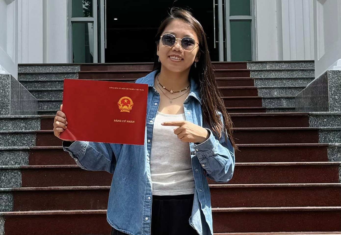 Huỳnh Như hoàn thành chặng đường cử nhân của mình.