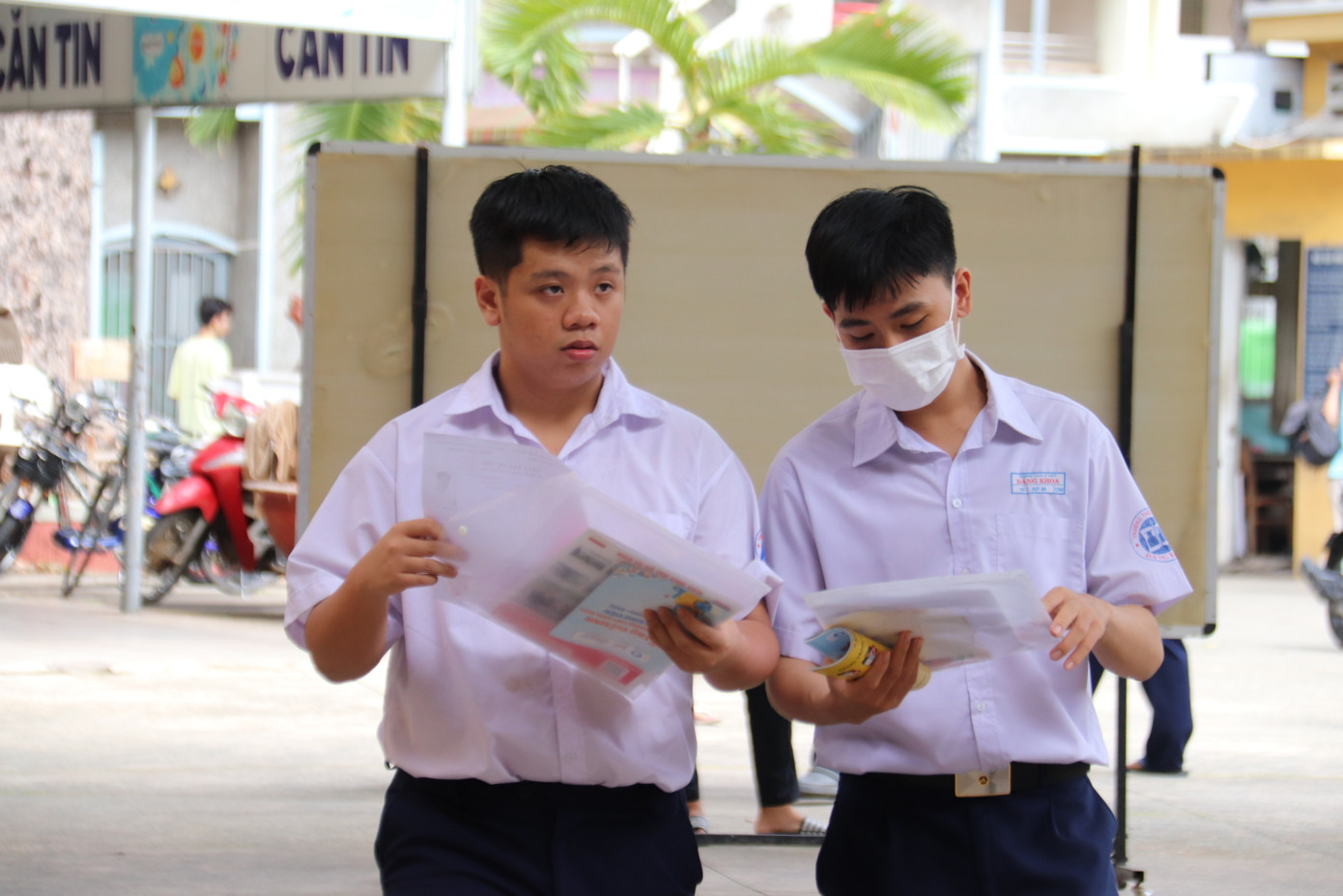 Thí sinh tham gia kỳ thi tốt nghiệp THPT năm 2024 tại TP. HCM. Thí sinh tham gia kỳ thi tốt nghiệp THPT năm 2024 tại TP. HCM.