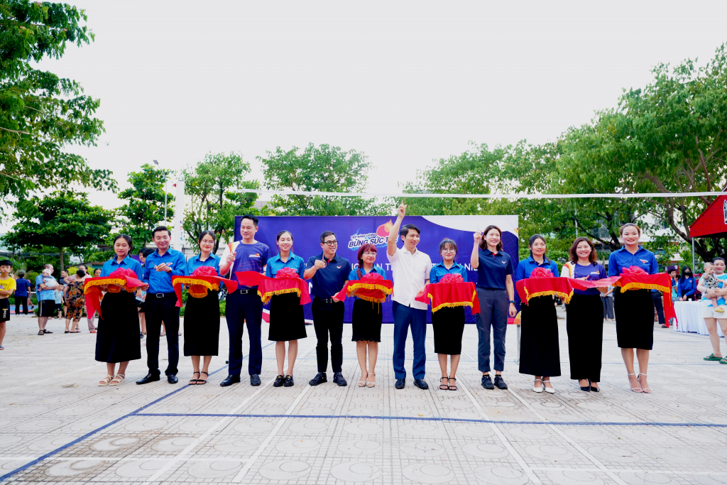 Công trình &quot;Không gian Thể thao Thanh niên - Tiếp năng lượng, bừng sức trẻ&quot; được khánh thành, trao tặng cho thanh niên, người dân phường Nại Hiên Đông, quận Sơn Trà, TP. Đà Nẵng.