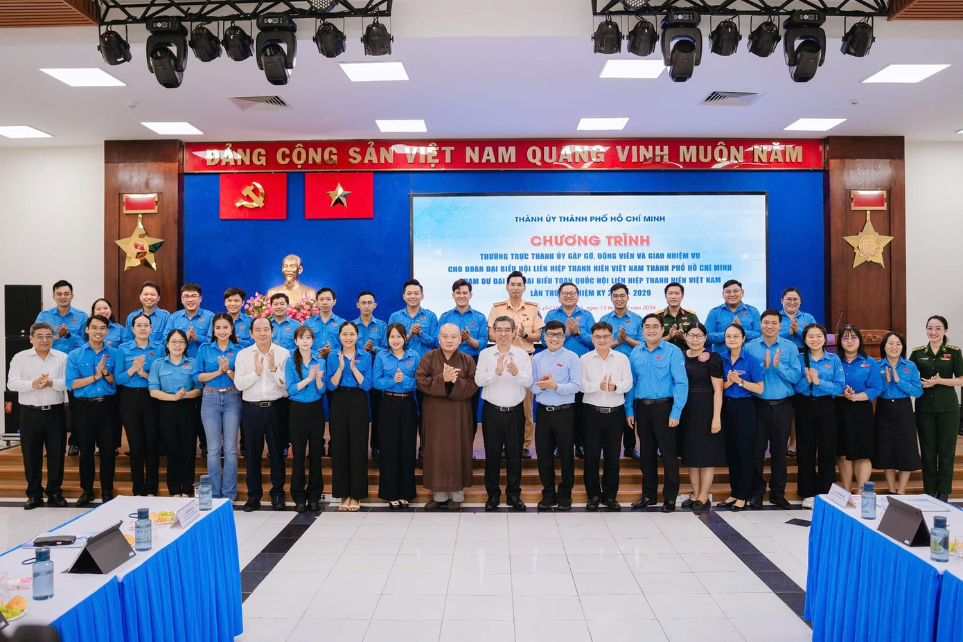 Đoàn đại biểu thanh niên TP. HCM tham dự Đại hội đại biểu toàn quốc Hội LHTN Việt Nam lần thứ IX, với 37 anh chị. Đoàn đại biểu thanh niên TP. HCM tham dự Đại hội đại biểu toàn quốc Hội LHTN Việt Nam lần thứ IX, với 37 anh chị.