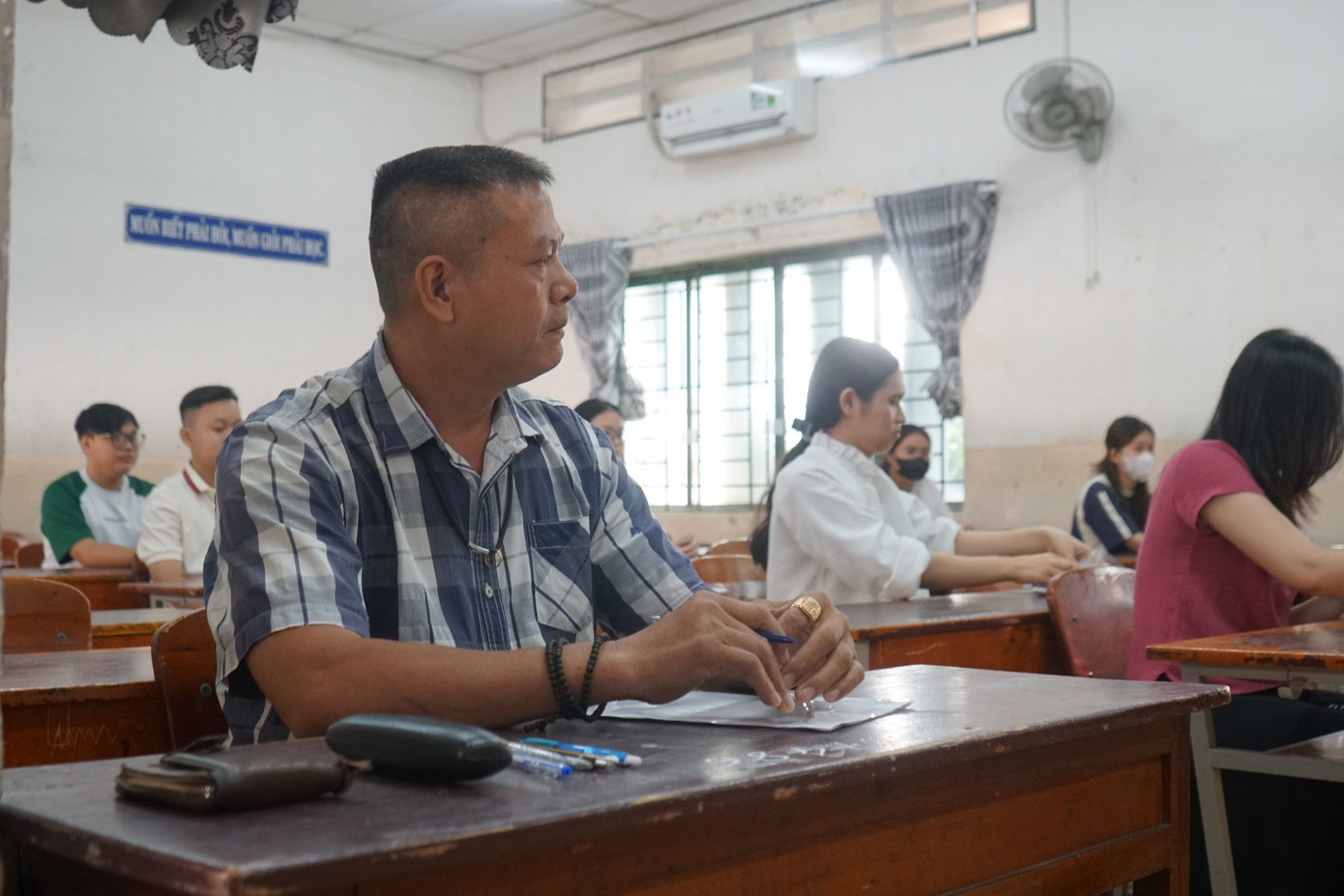 Ông Nguyễn Thế Tú trong phòng thi. (Ảnh: Anh Nhàn) Ông Nguyễn Thế Tú trong phòng thi. (Ảnh: Anh Nhàn)