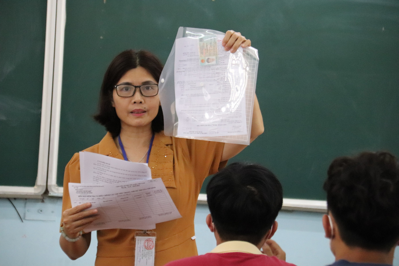 Thí sinh nghe giám thị phố biến quy chế thi và những lưu ý vào các buổi thi.