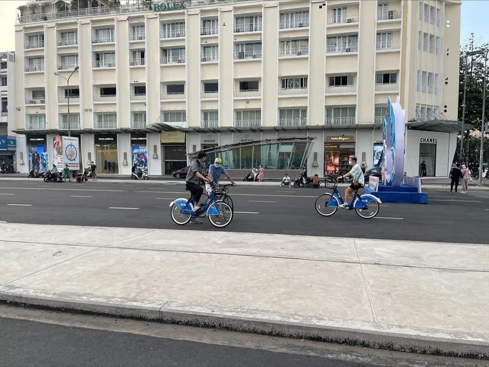 Đưa vào hoạt động được 3 năm, xe đạp công cộng ngày càng thu hút bạn trẻ. Đưa vào hoạt động được 3 năm, xe đạp công cộng ngày càng thu hút bạn trẻ.