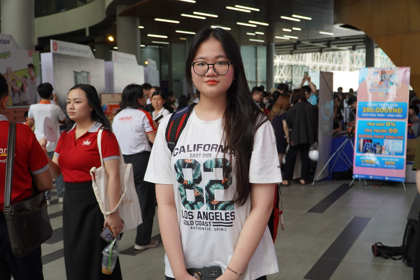 Nguyễn Mỹ Duyên tại Ngày hội việc làm &apos;VLU’s Job Fair 2024&apos;.