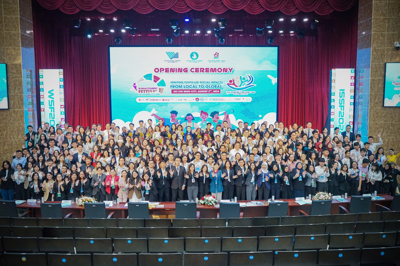 Các đại biểu và lãnh đạo tại Lễ khai mạc Liên hoan Sinh viên Thế giới tại TP. HCM lần 1. Các đại biểu và lãnh đạo tại Lễ khai mạc Liên hoan Sinh viên Thế giới tại TP. HCM lần 1.