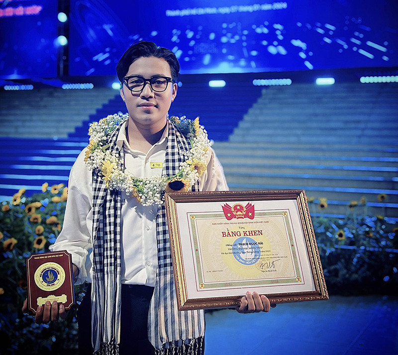 Thạch Ngọc Hải nhận Giải thưởng 'Sao Tháng Giêng'. Thạch Ngọc Hải nhận Giải thưởng 'Sao Tháng Giêng'.