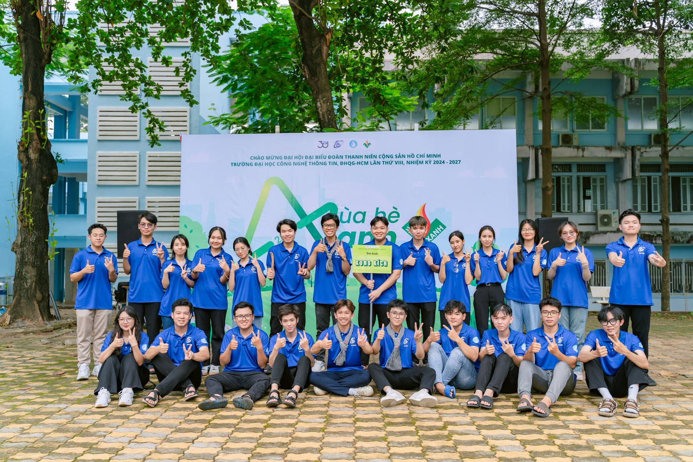 Đội hình Xung kích tràn đầy nhiệt huyết, luôn trong tư thế sẵn sàng xung phong làm nhiệm vụ.